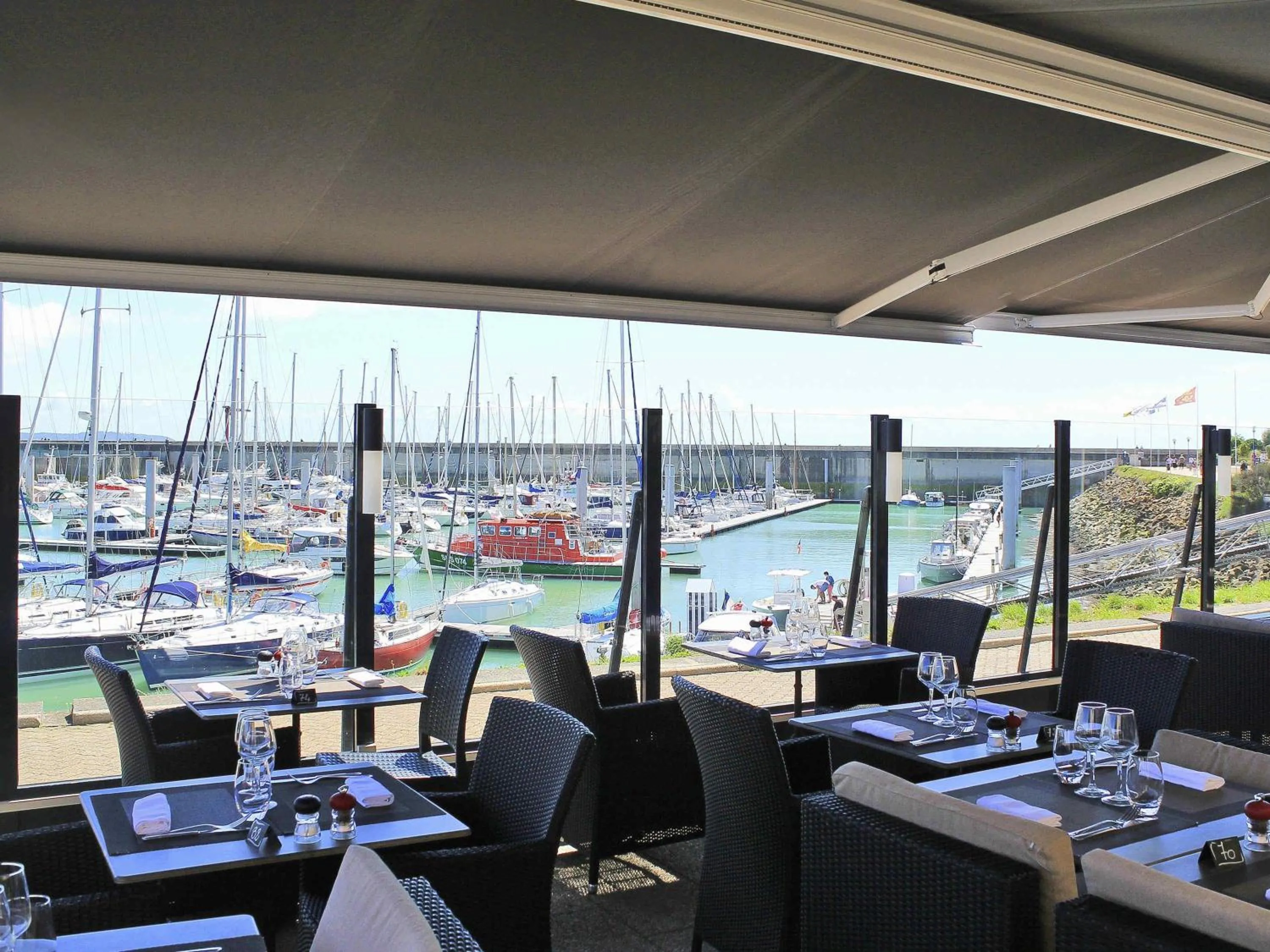 Restaurant/places to eat in ibis Granville Port De Plaisance