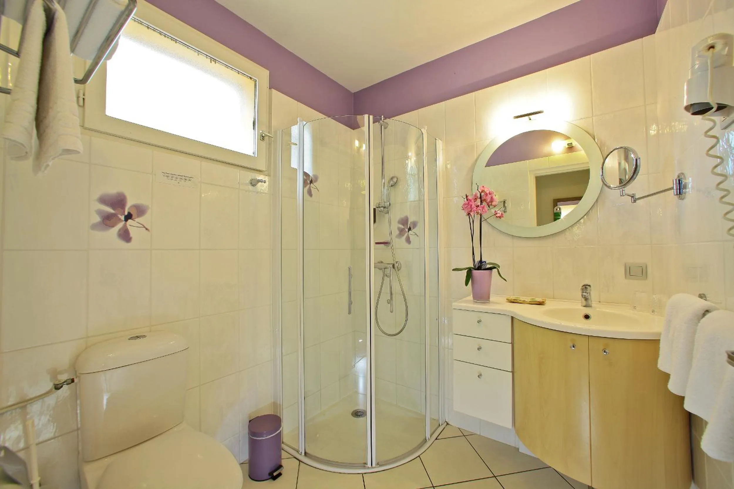 Shower in Hostellerie du Causse