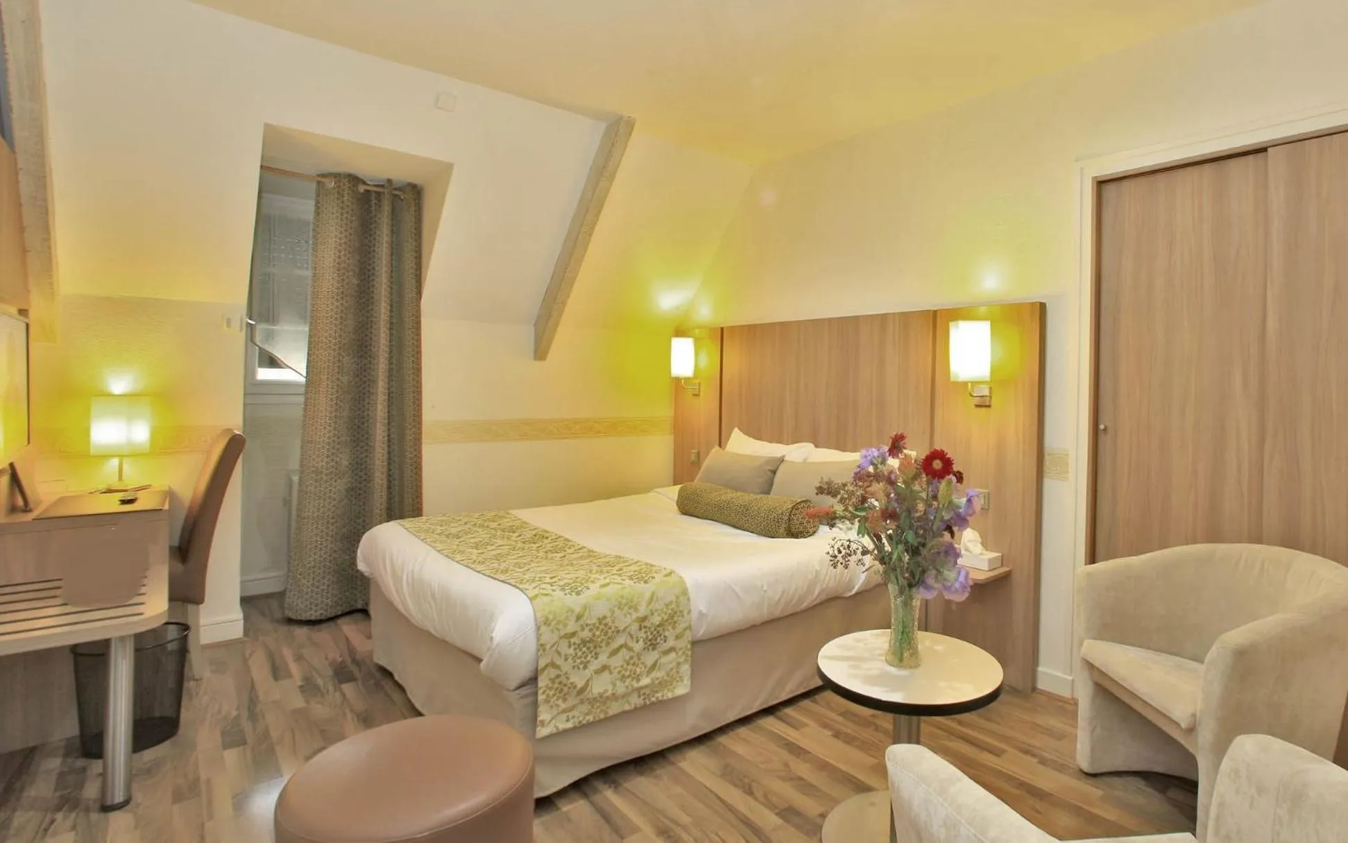 Bedroom, Bed in Hostellerie du Causse