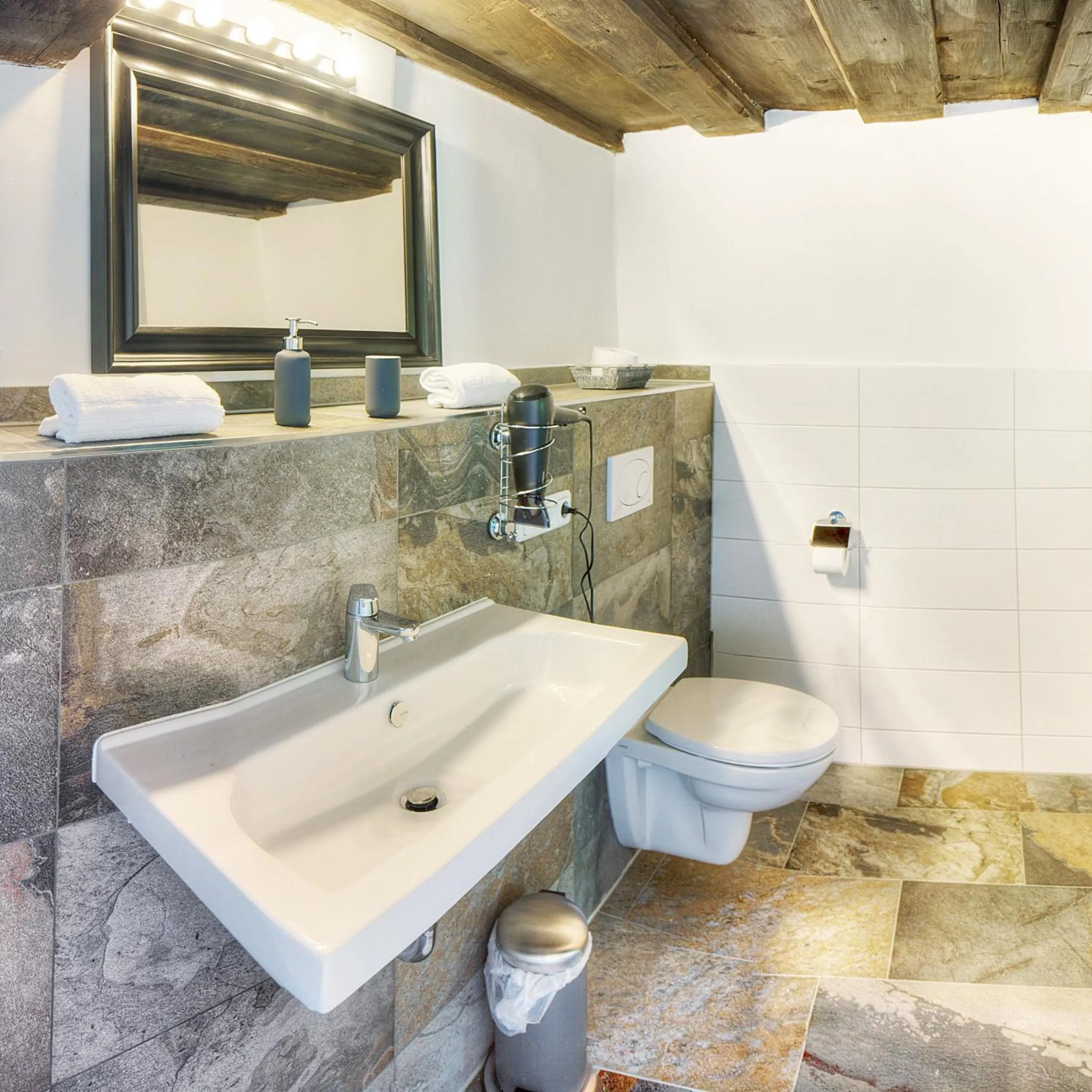 Toilet in Chalet am Sonnenhang