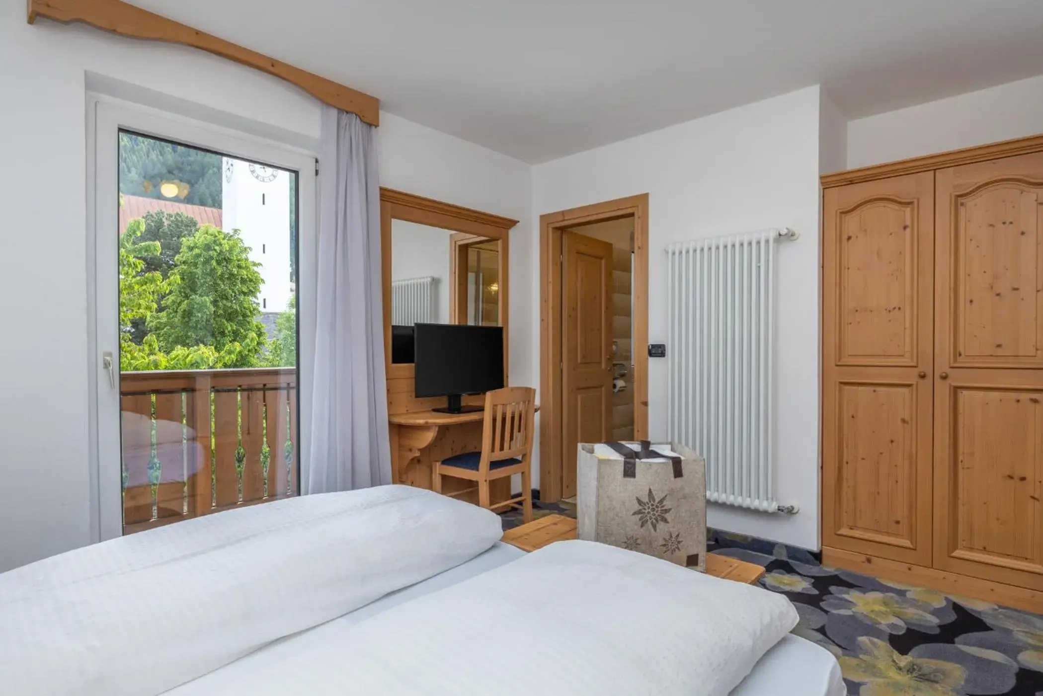 Standard Double Room in Hotel Tirol- Natural Idyll Standard Double Room in Hotel Tirol- Natural Idyll