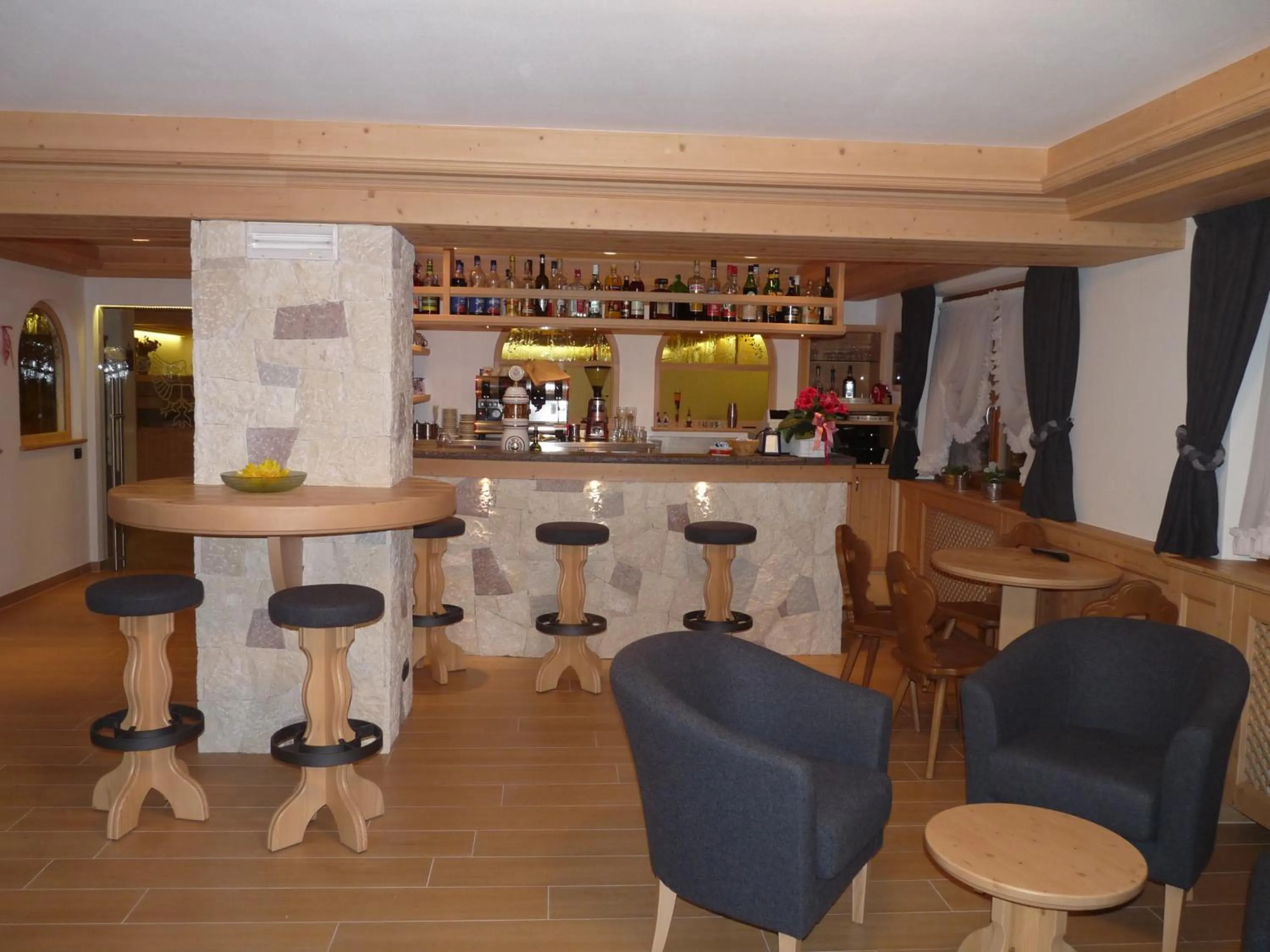 Lounge or bar in Hotel Tirol- Natural Idyll