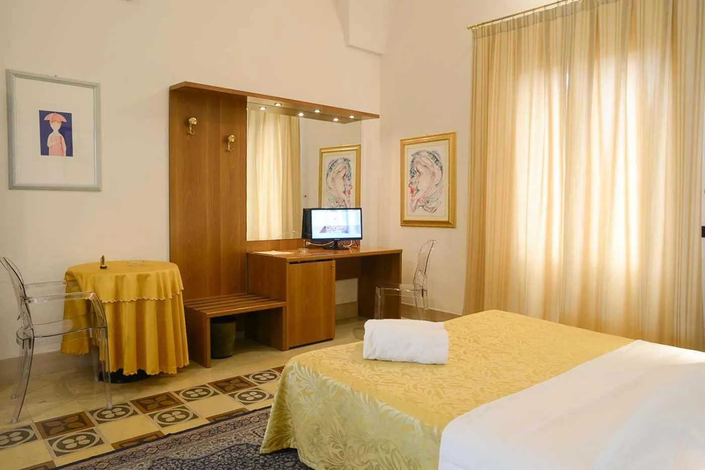 Photo of the whole room, Bed in Albergo Italia