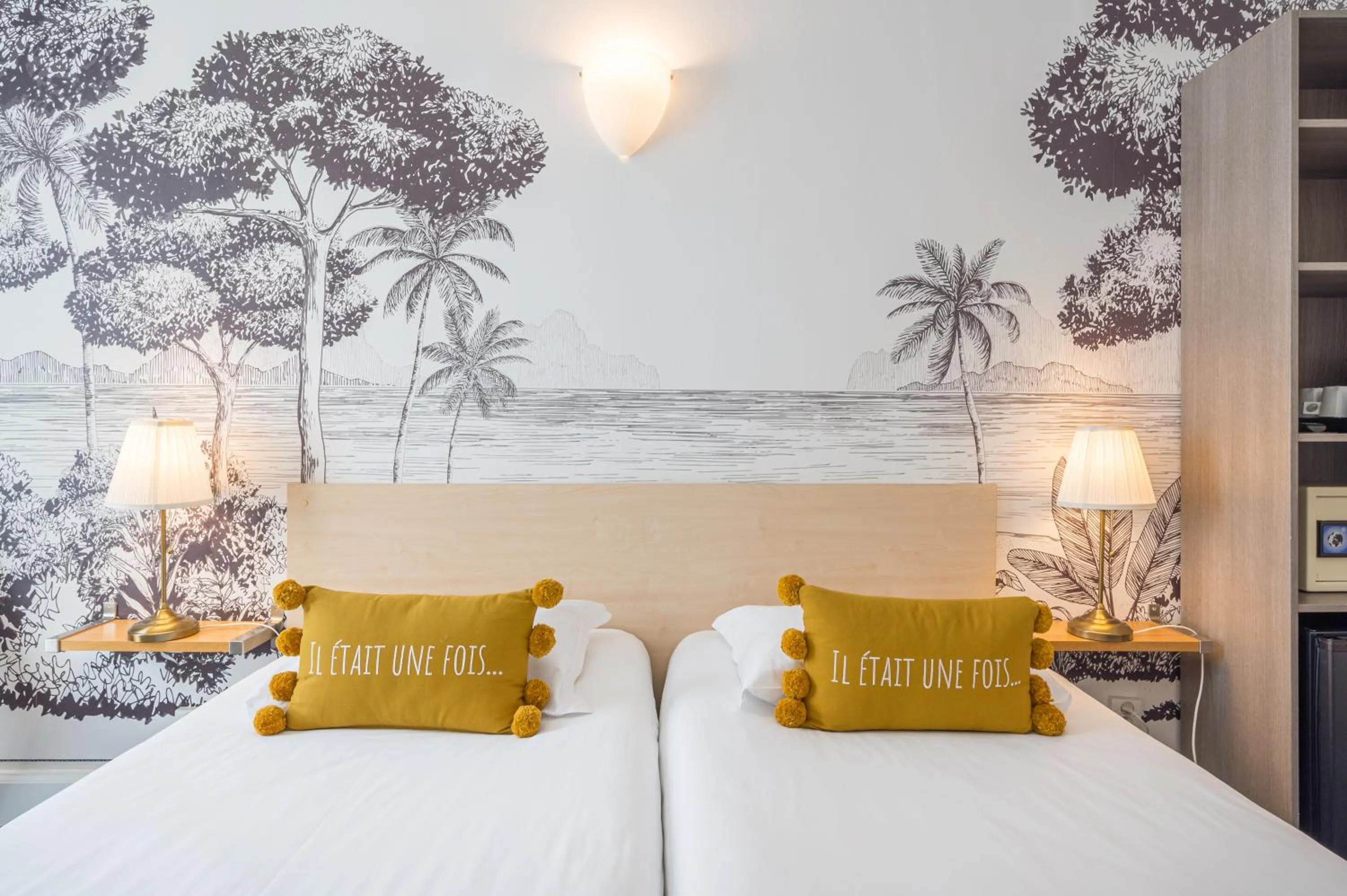 Photo of the whole room, Bed in Hotel Select