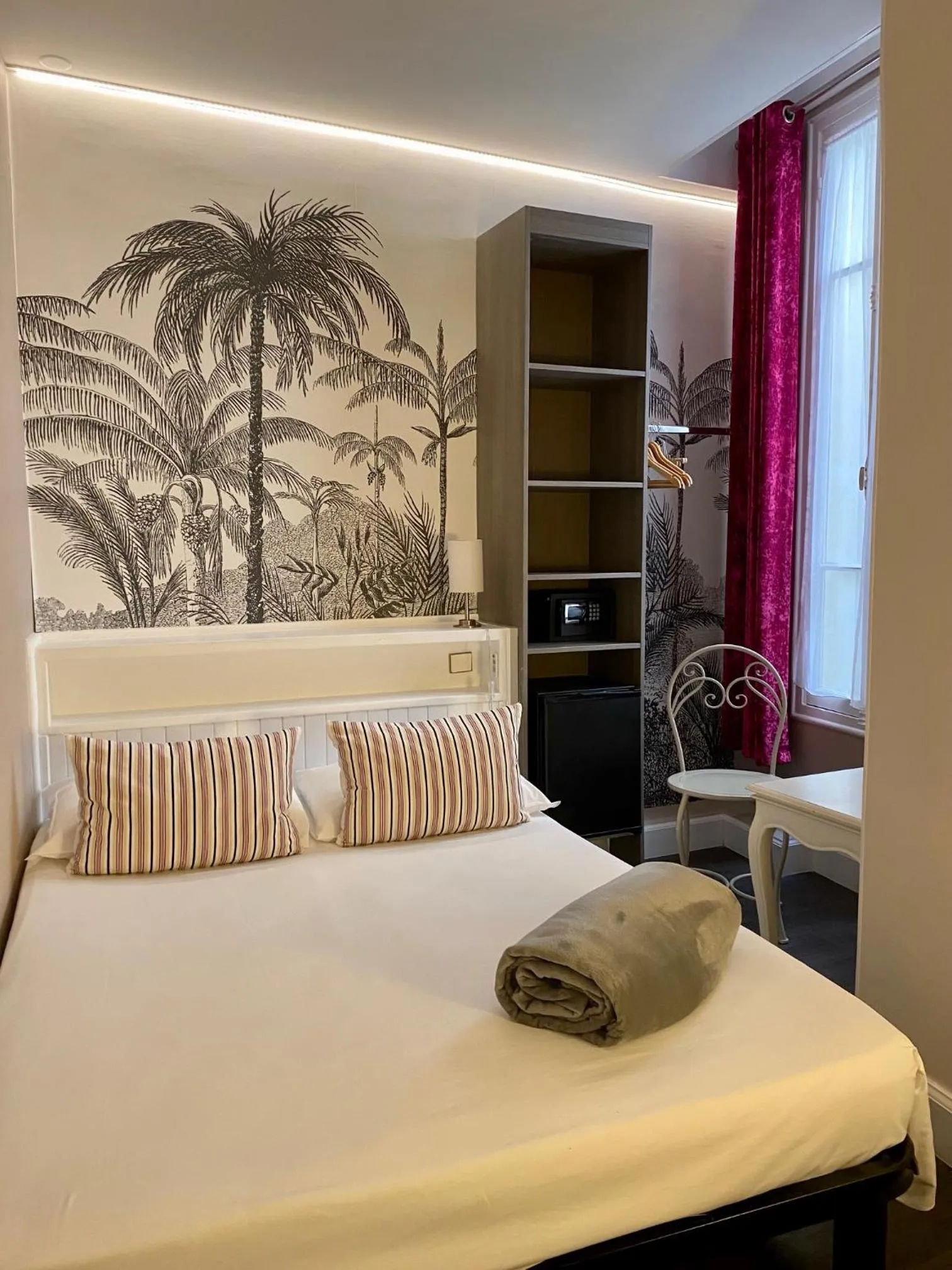 Bedroom, Bed in Hotel Select