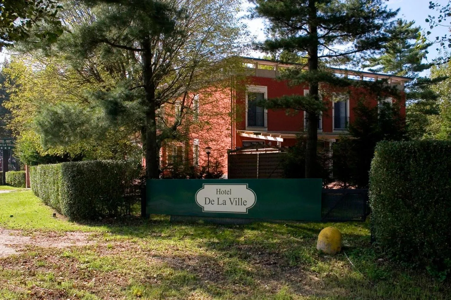 Facade/entrance in Hotel De La Ville