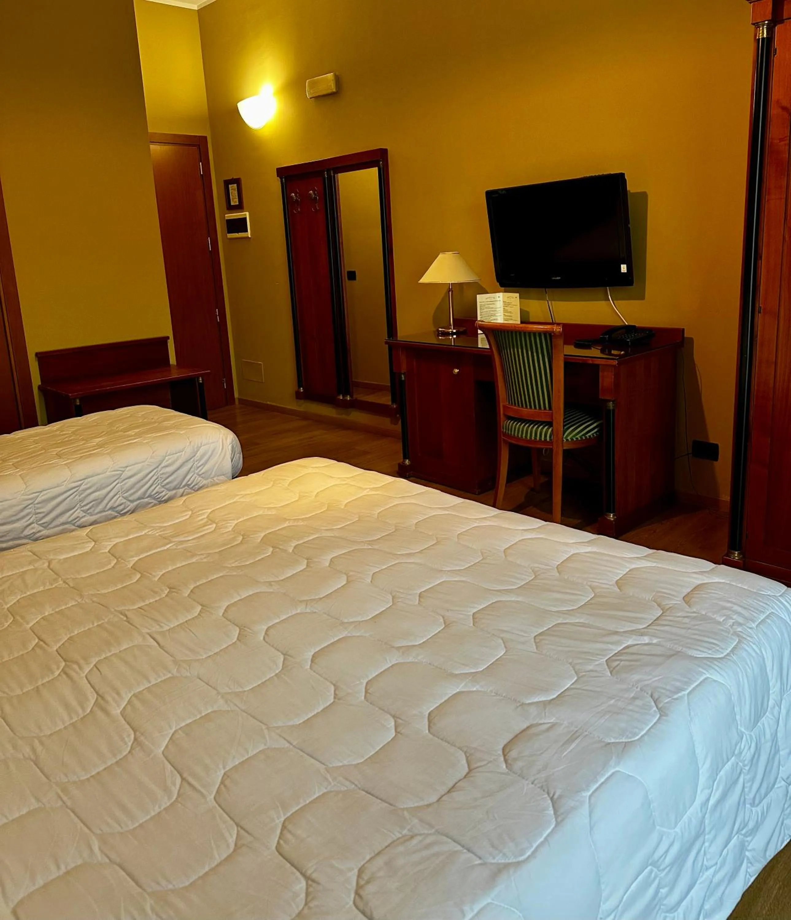 Bed in Hotel De La Ville