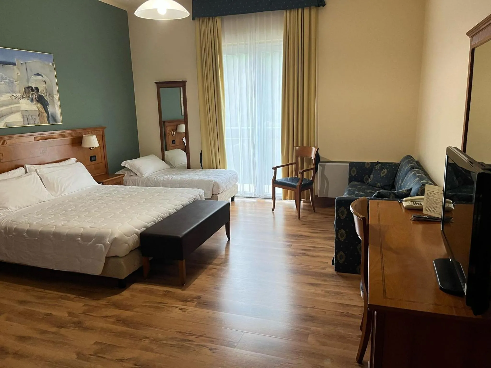 Bed in Hotel De La Ville