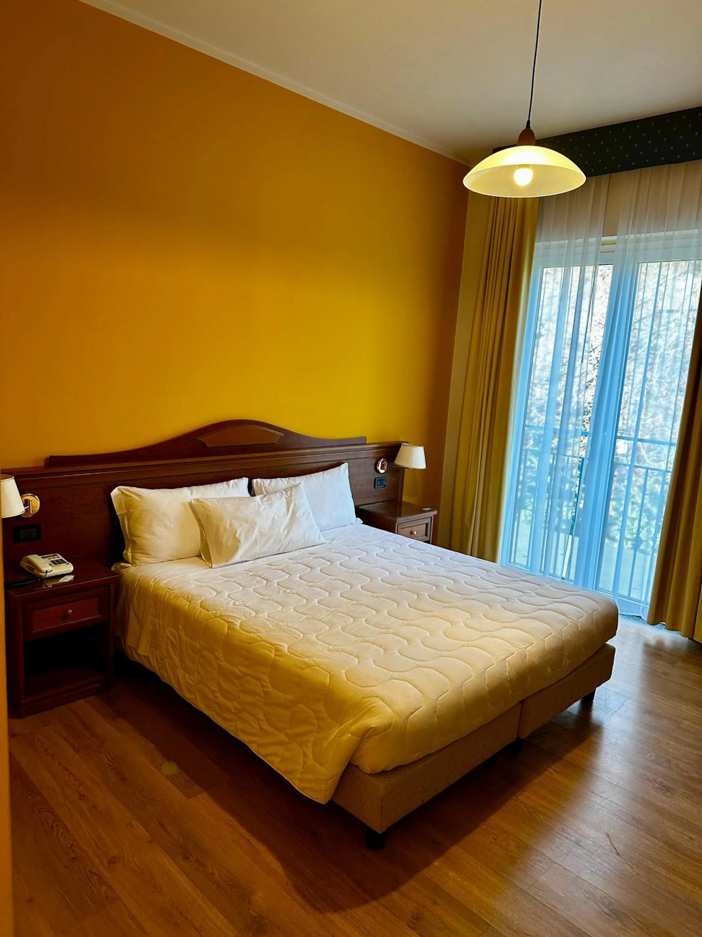 Bed in Hotel De La Ville