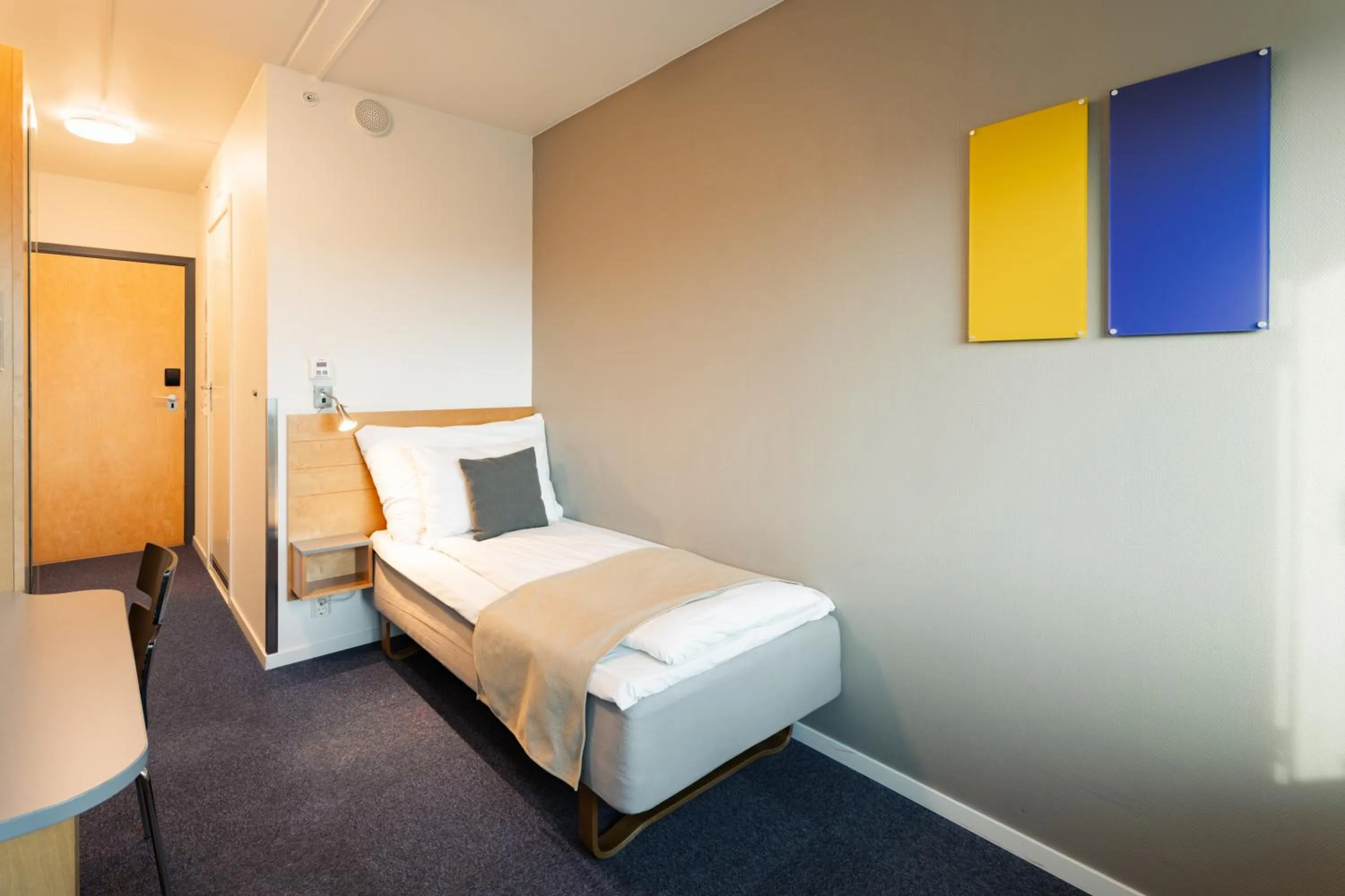 Photo of the whole room, Bed in St Svithun Hotel