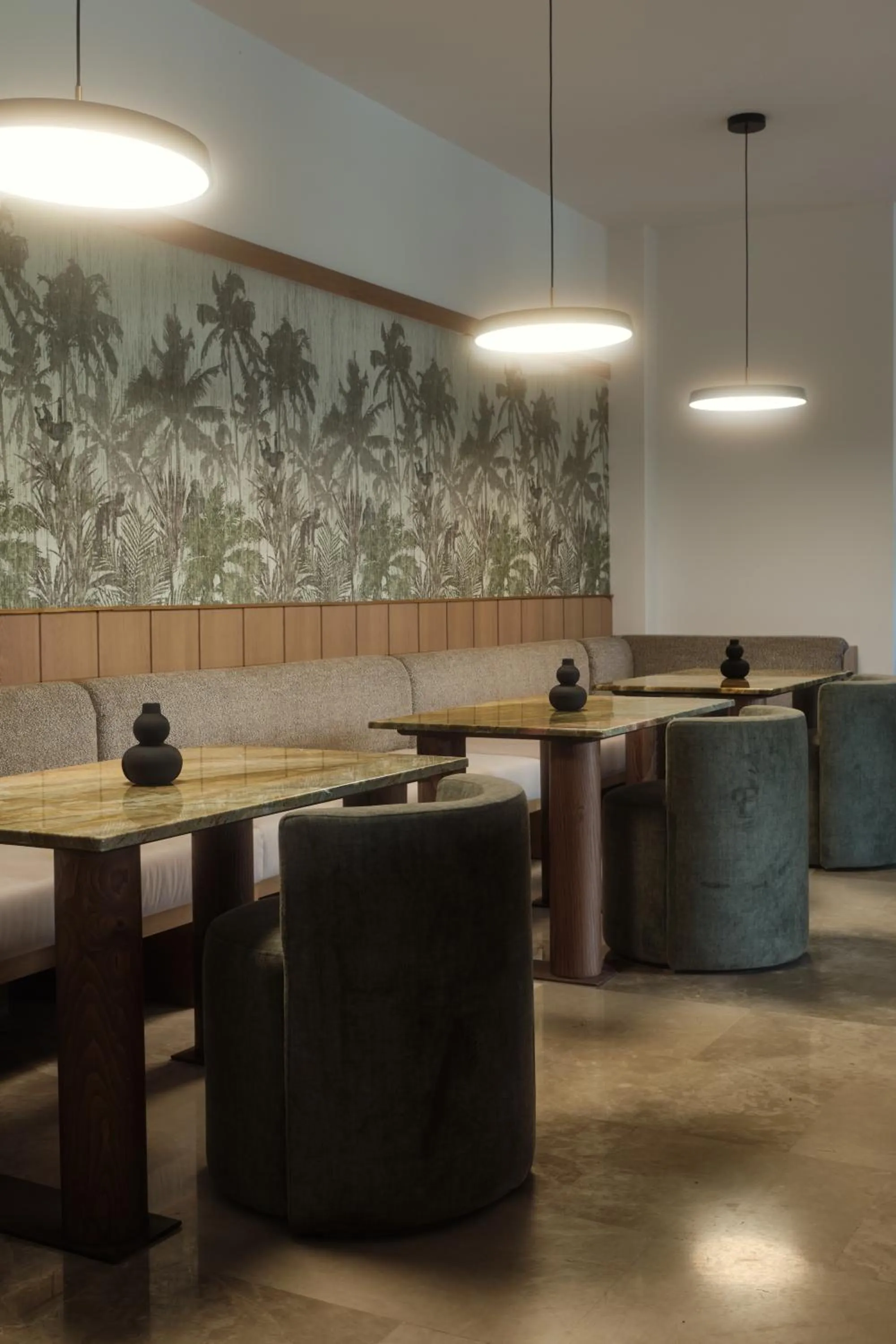 Lounge or bar in Golden Sun Hotel