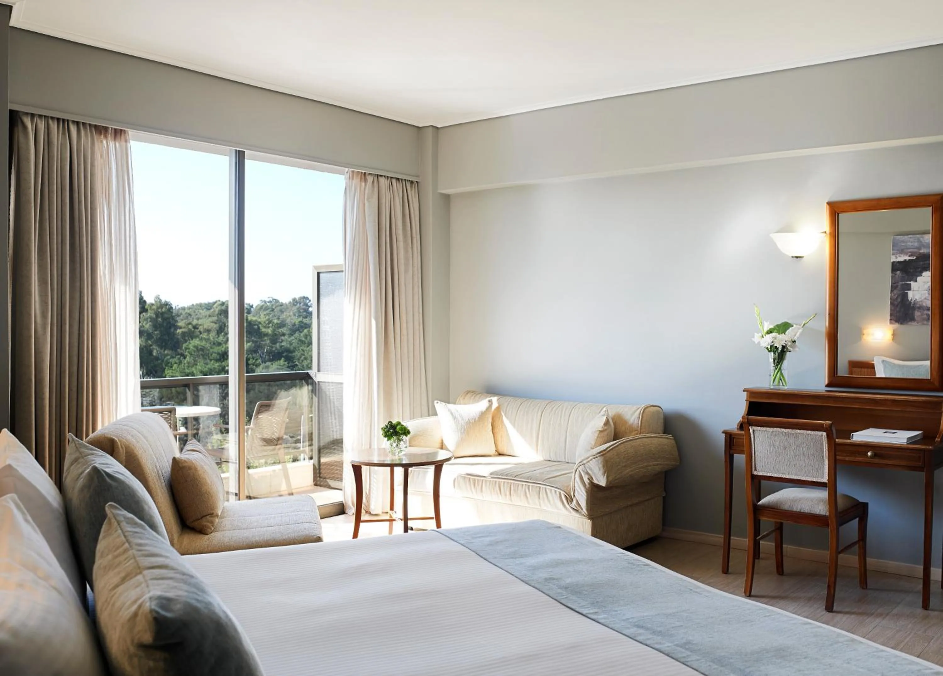 Garden, Bed in Golden Sun Hotel