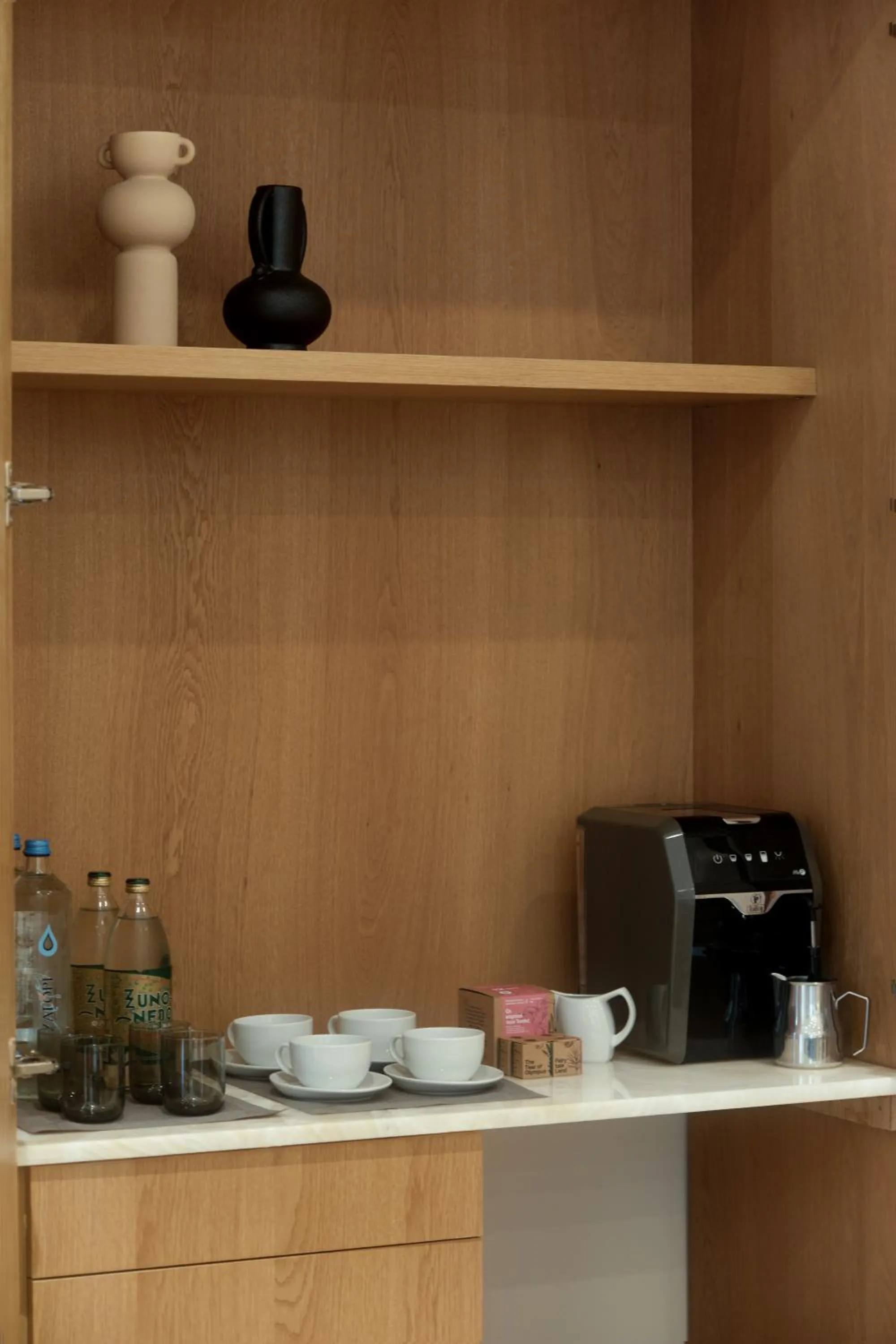 Coffee/tea facilities in Golden Sun Hotel