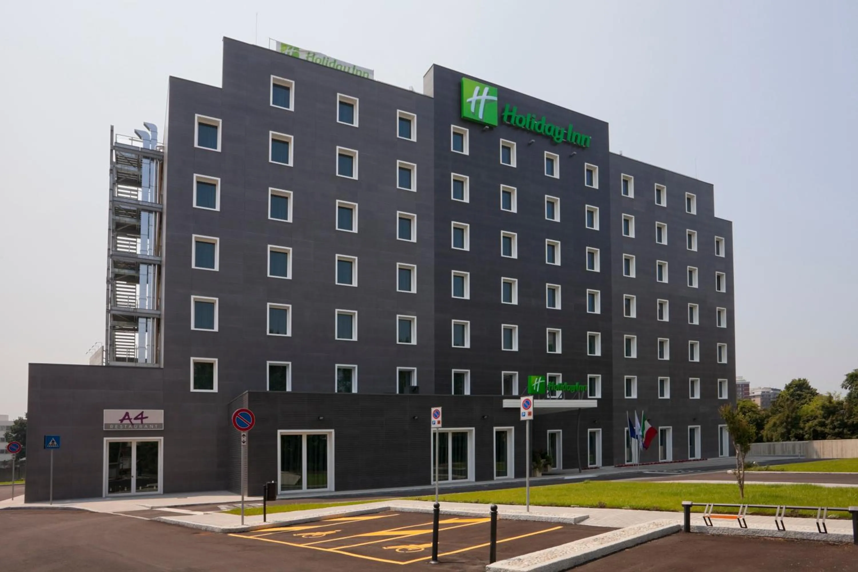 Property building in Holiday Inn Milan Nord Zara by IHG