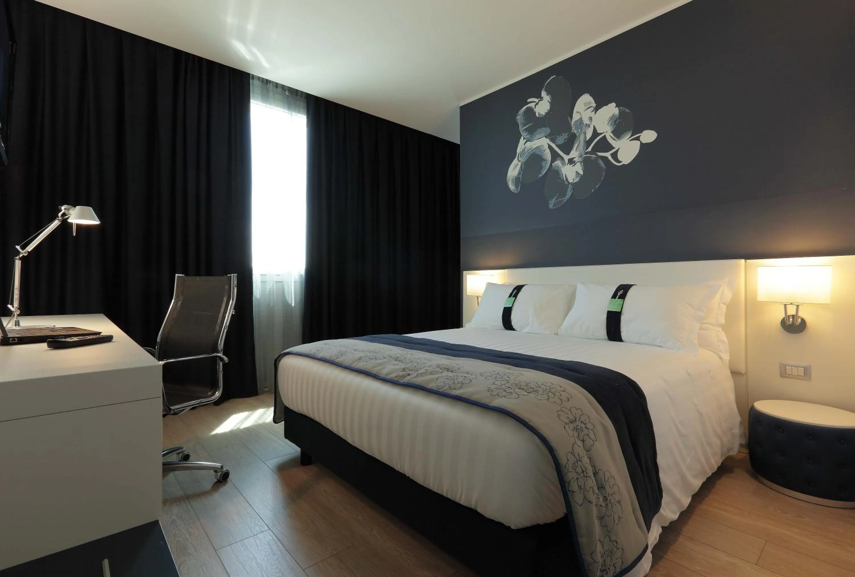 Bedroom, Bed in Holiday Inn Milan Nord Zara by IHG
