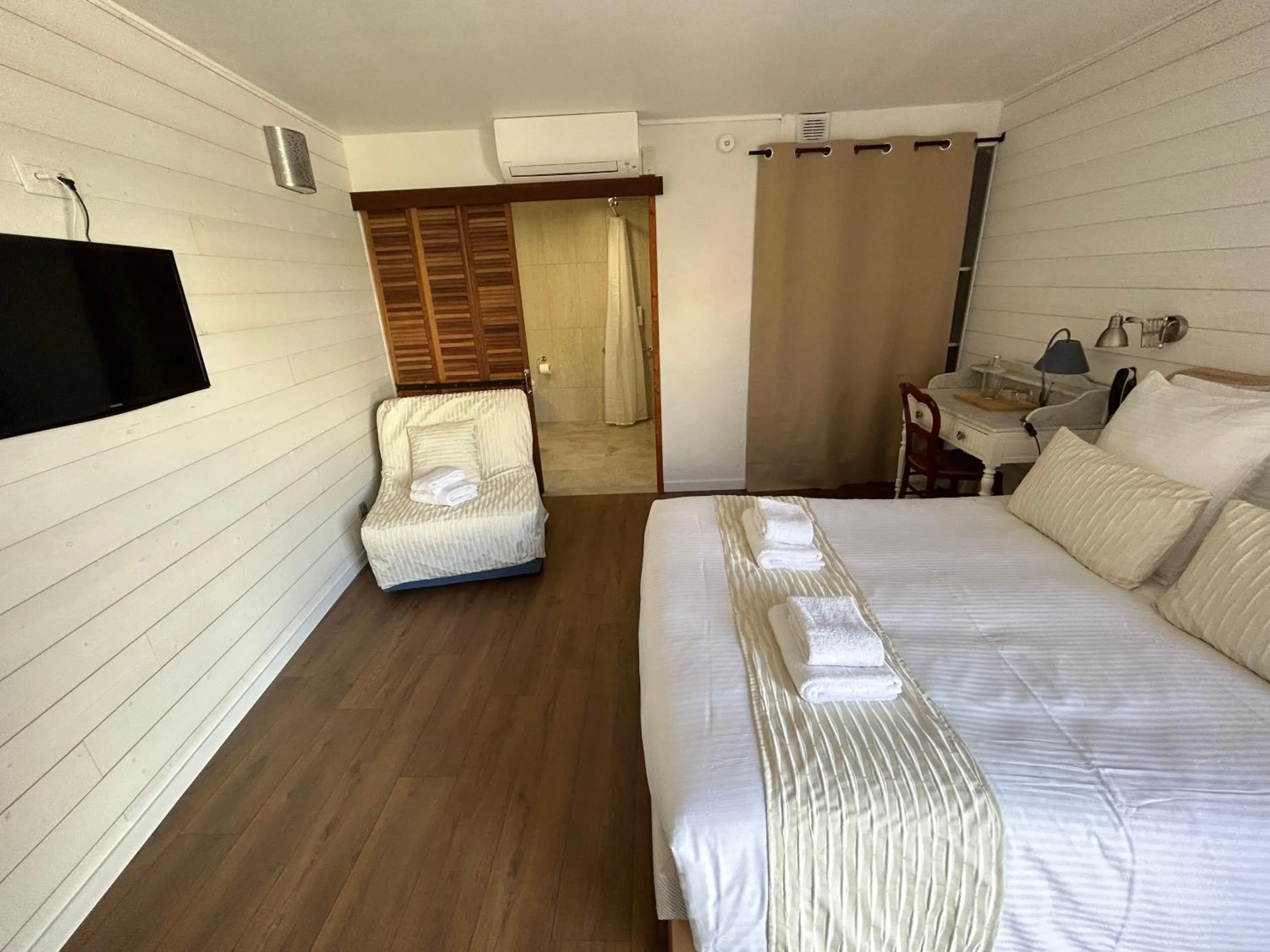 Bedroom, Bed in Logis Hotel De La Clape