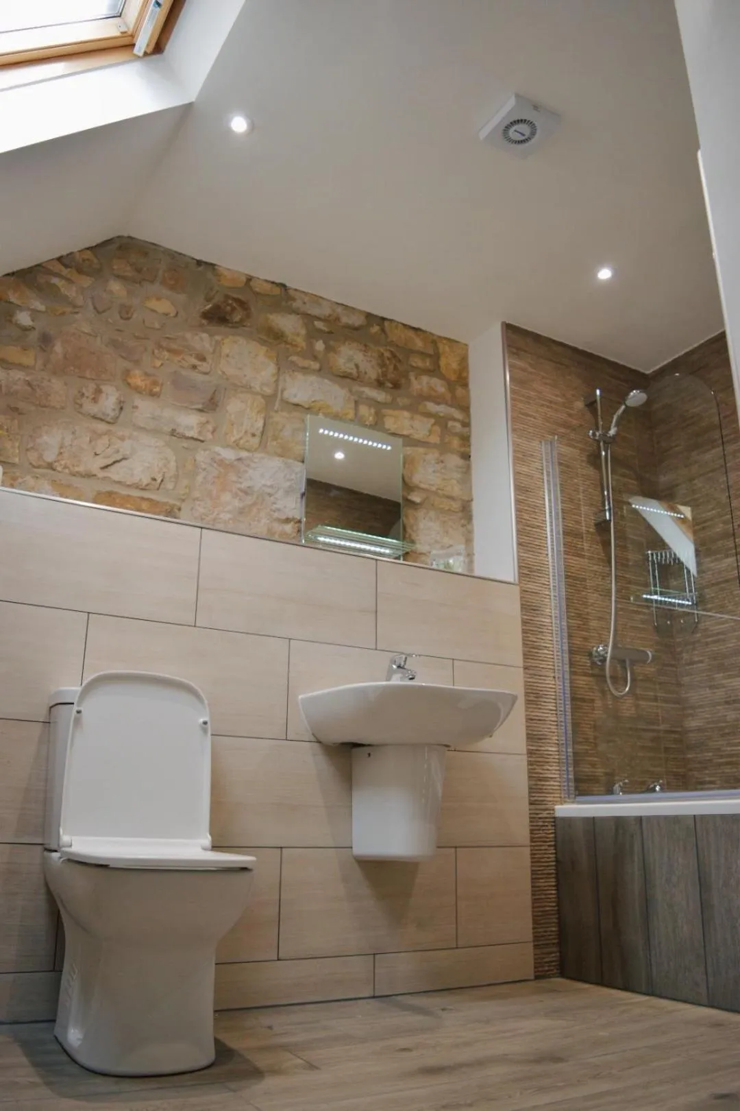 Toilet in The Apple Inn