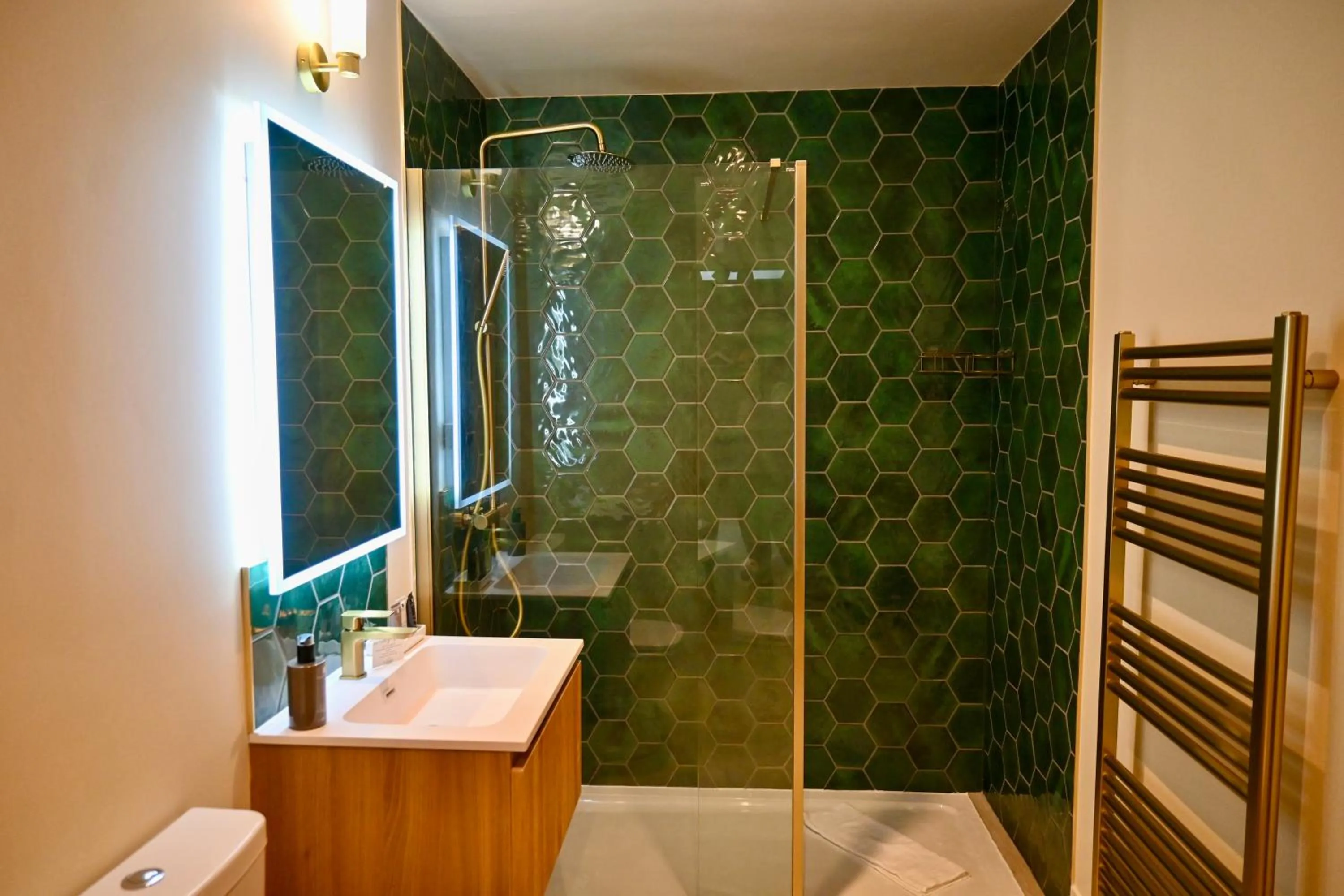 Shower in The Apple Inn