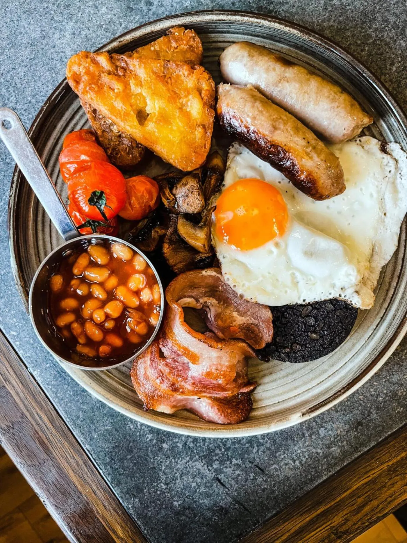 Breakfast in The Apple Inn