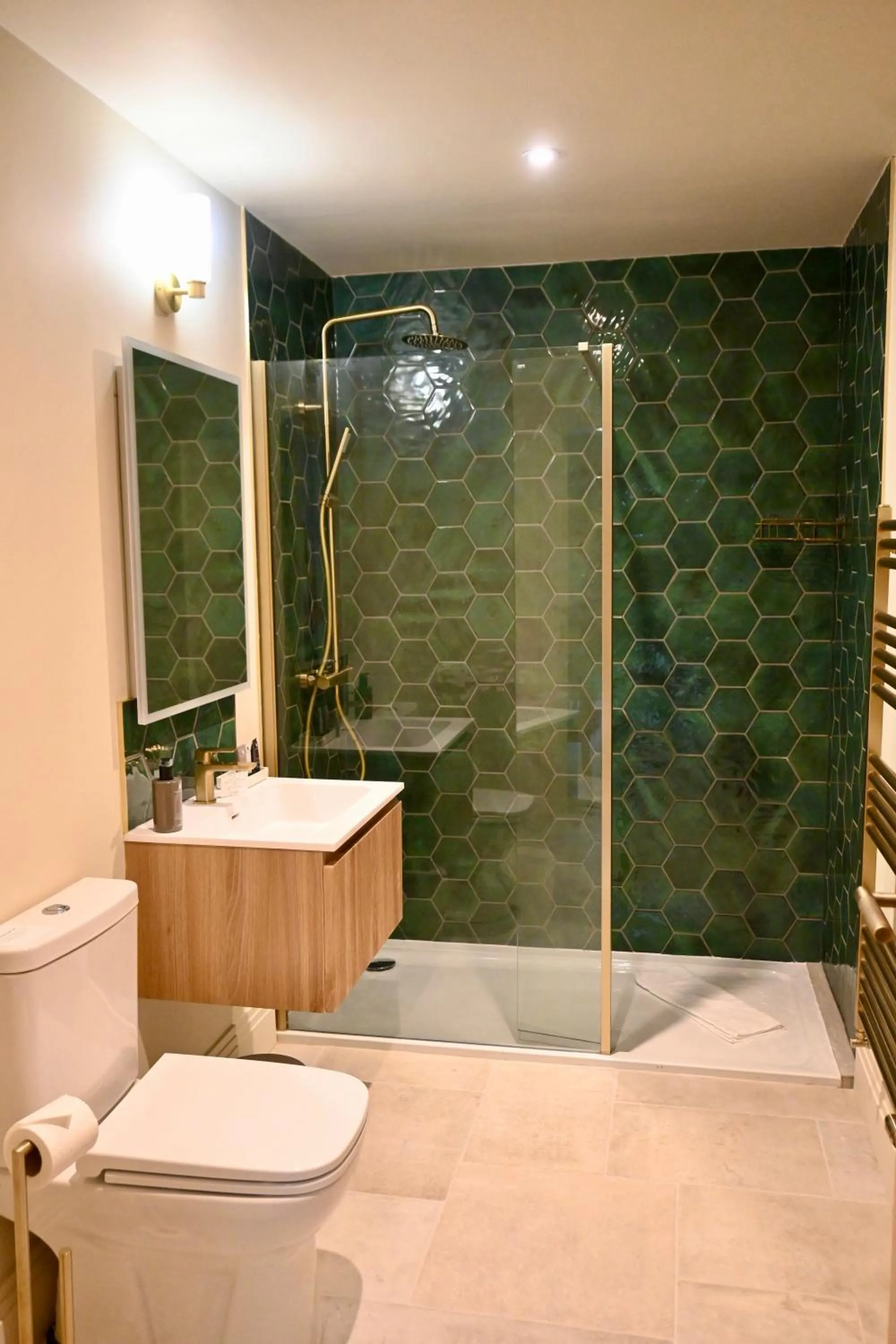 Shower in The Apple Inn