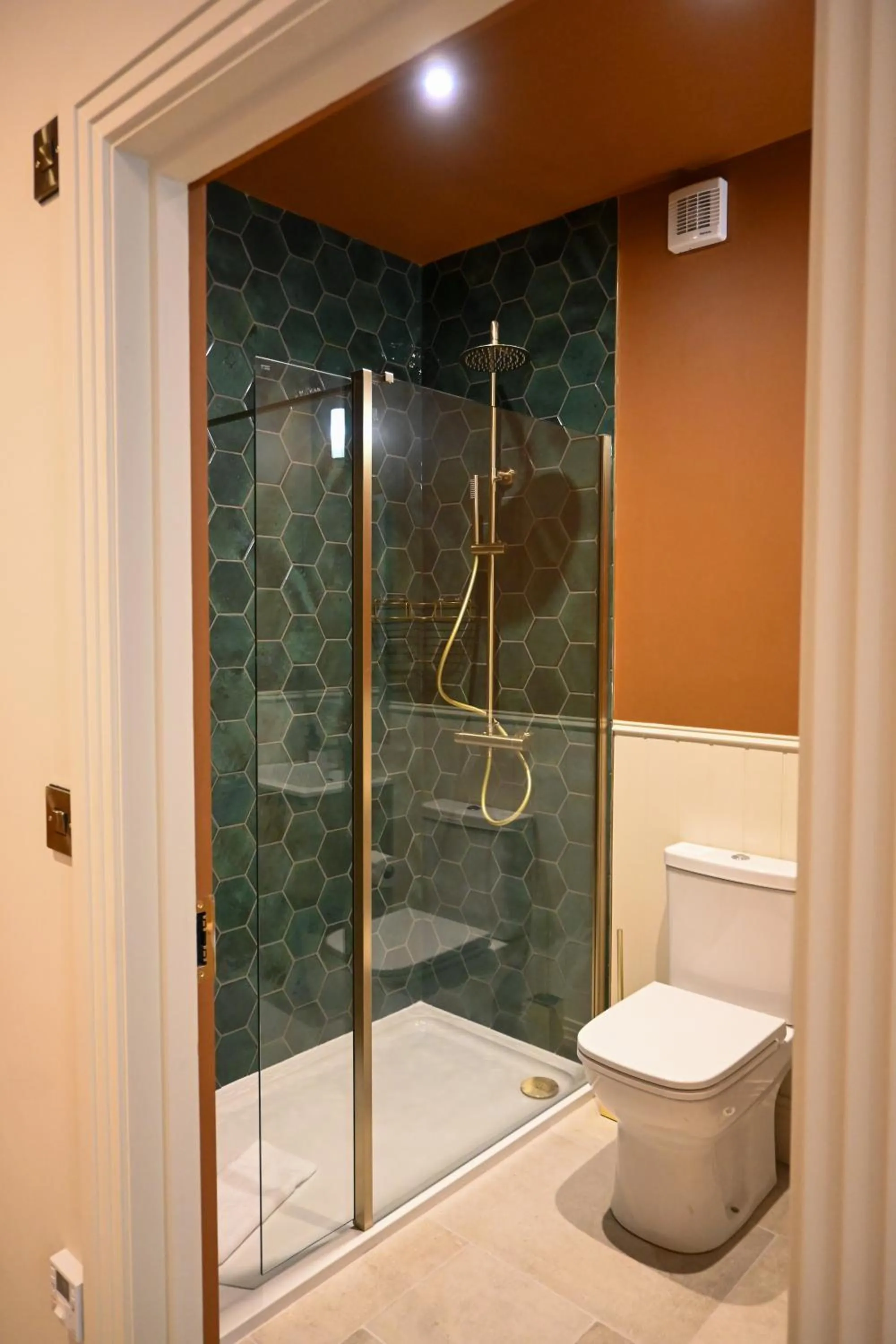 Shower in The Apple Inn