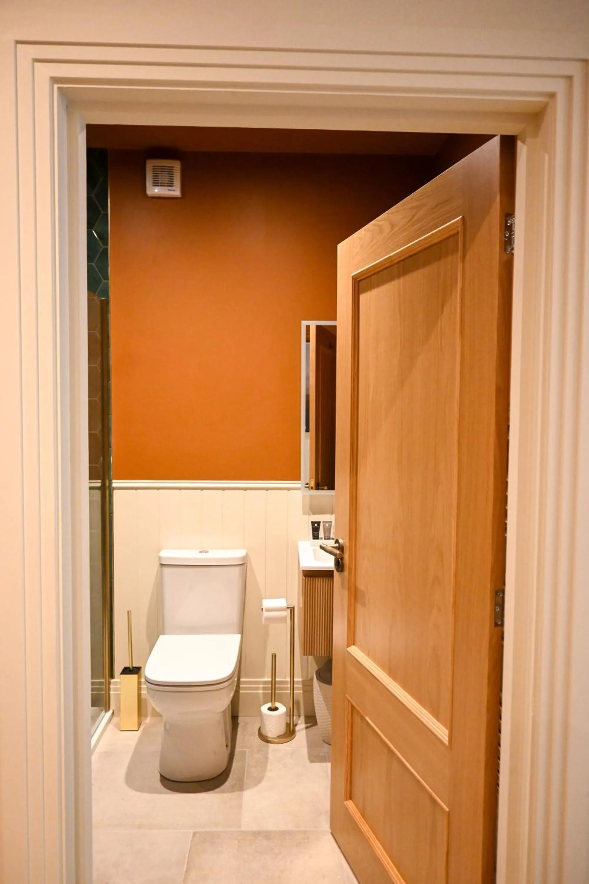 Toilet in The Apple Inn