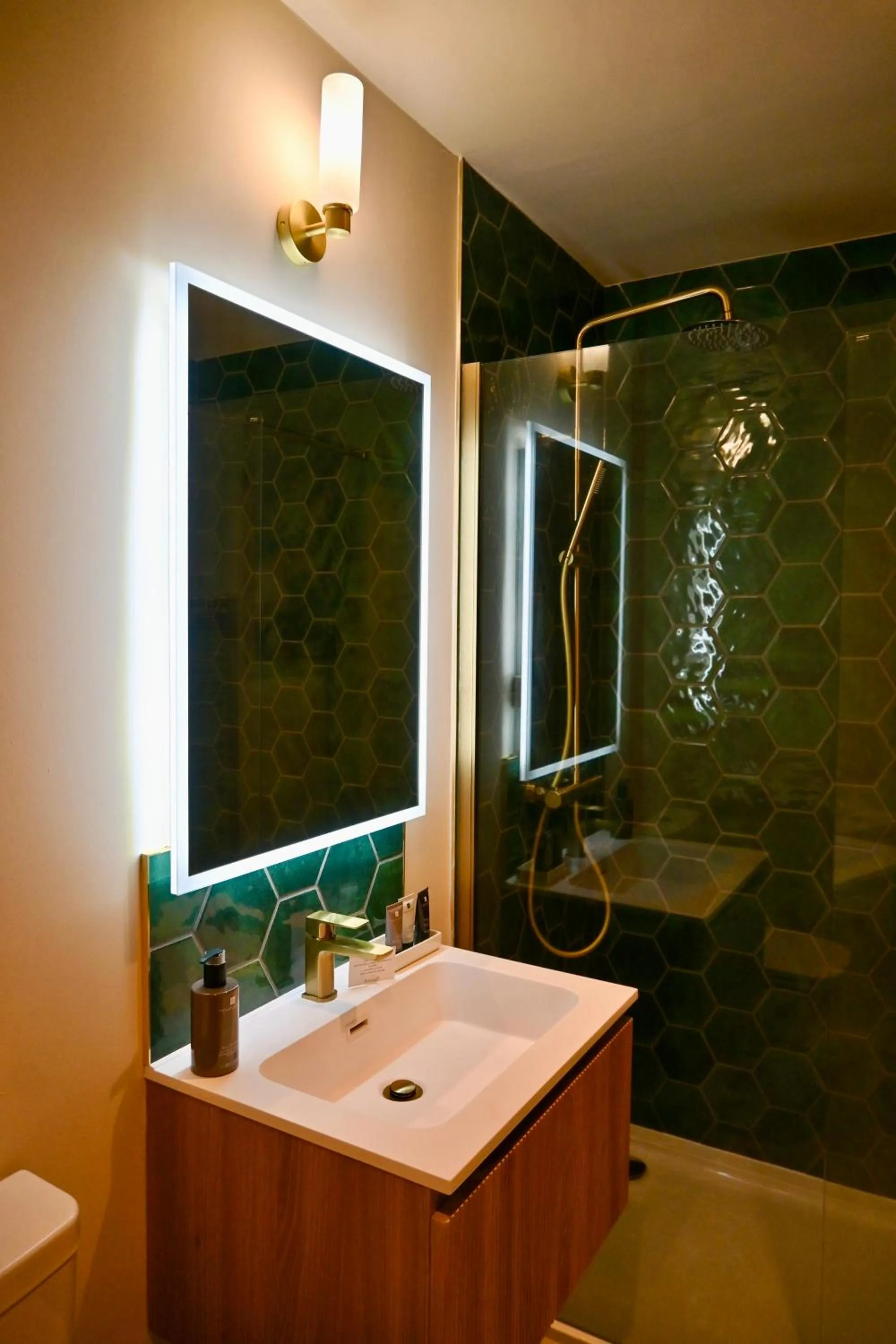 Shower in The Apple Inn