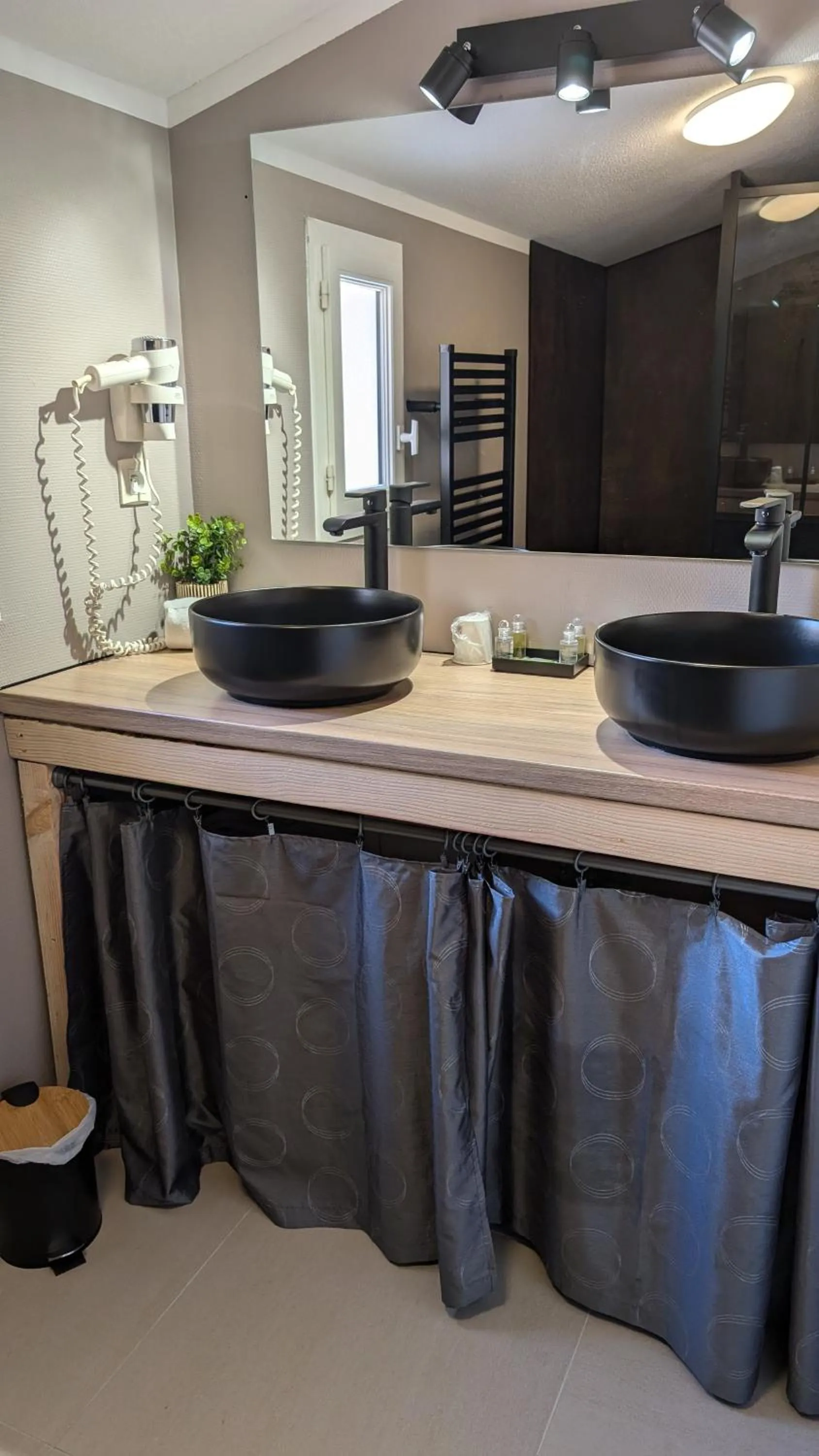 Bathroom in Hotel Restaurant La Dame du Lac