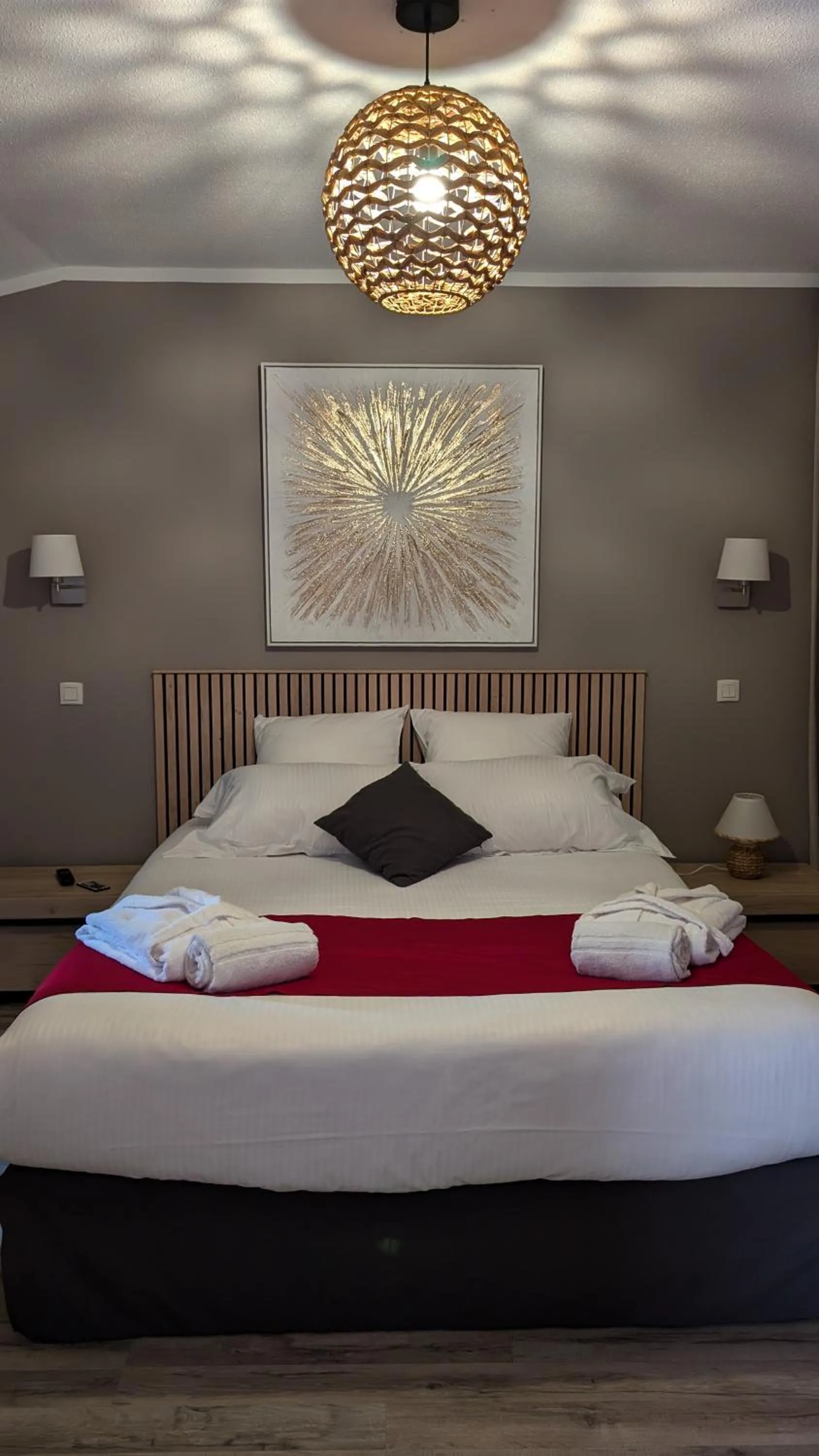 Bed in Hotel Restaurant La Dame du Lac