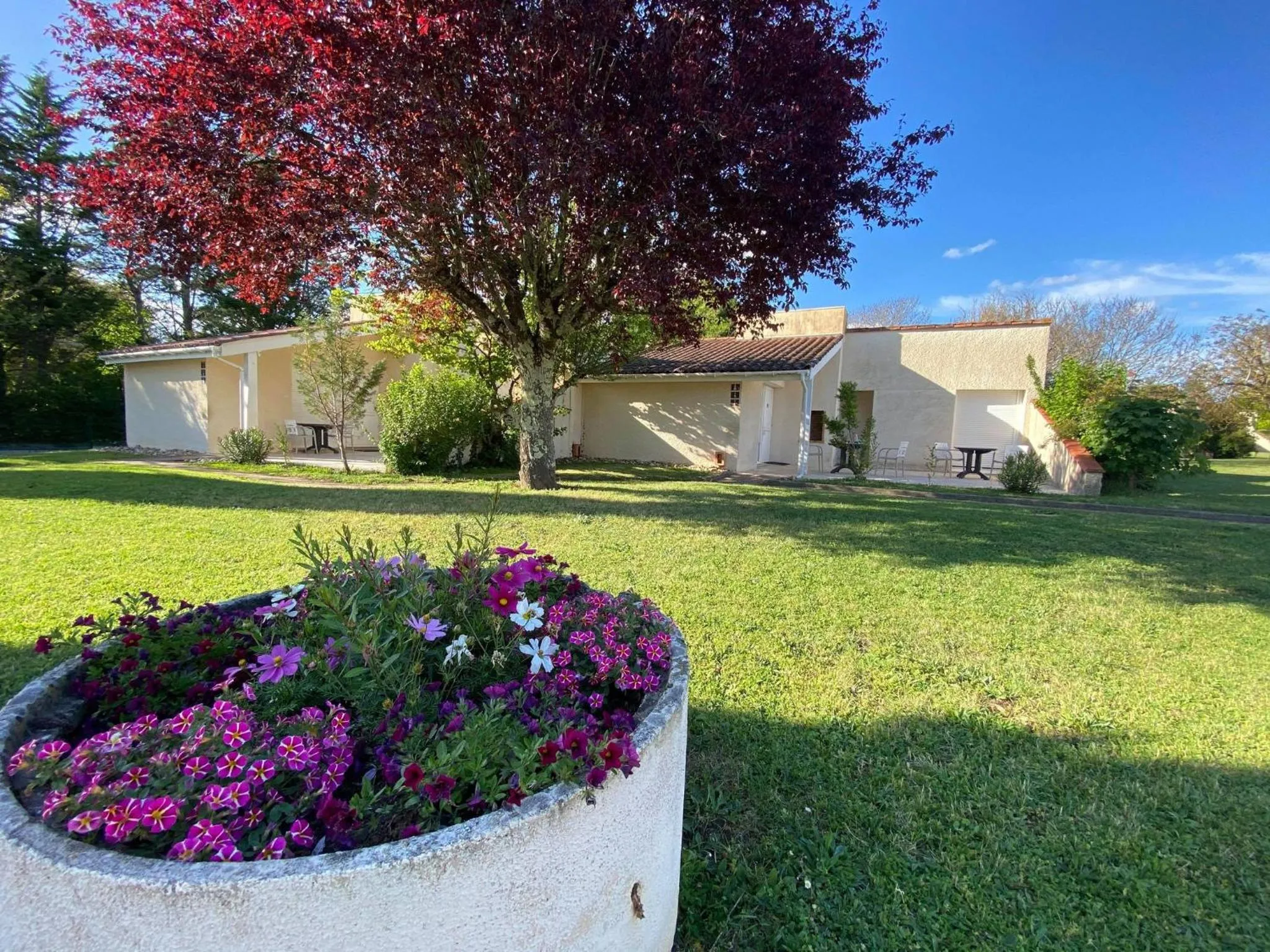 Garden in Hotel Restaurant La Dame du Lac
