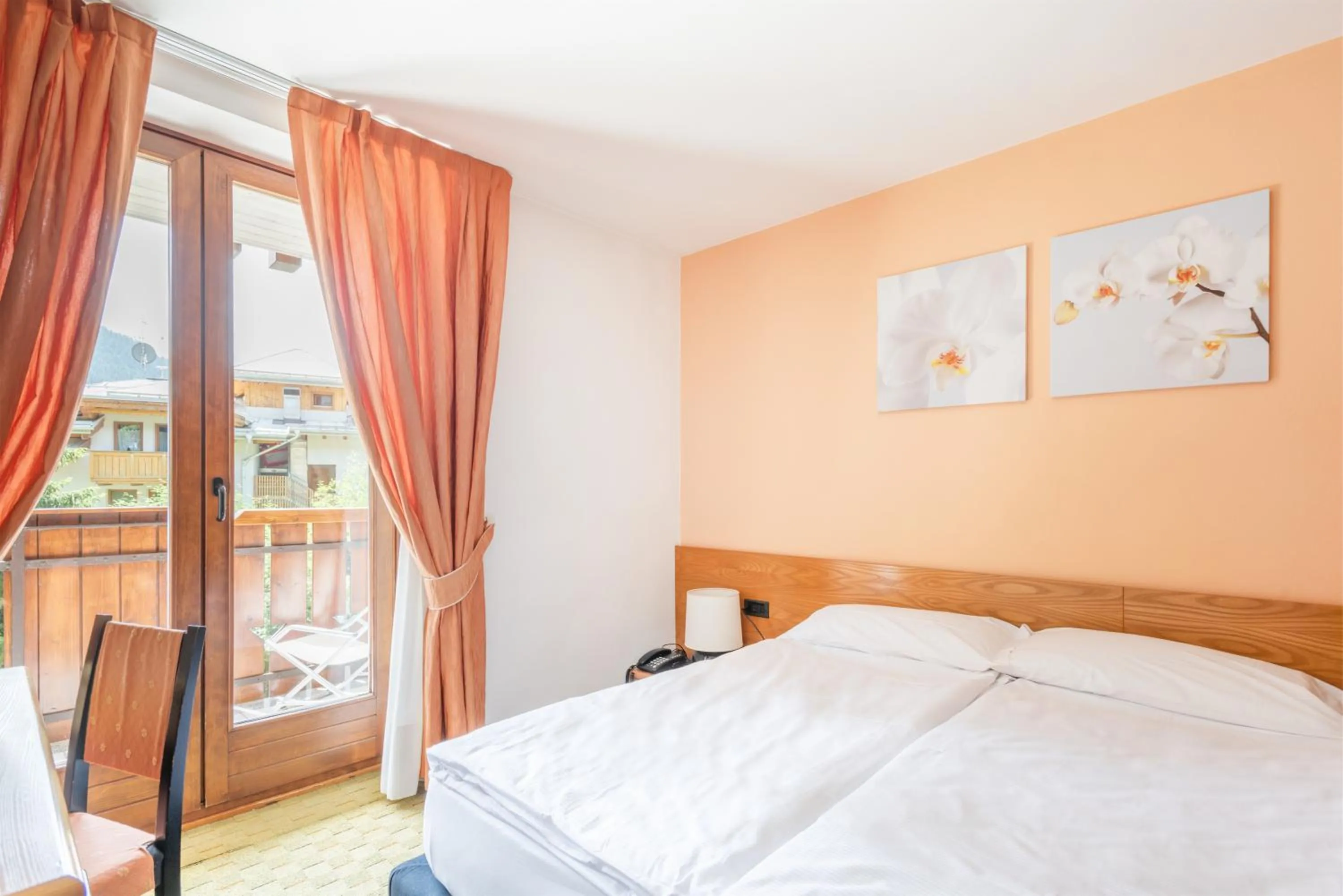 View (from property/room), Bed in Hotel Alpina