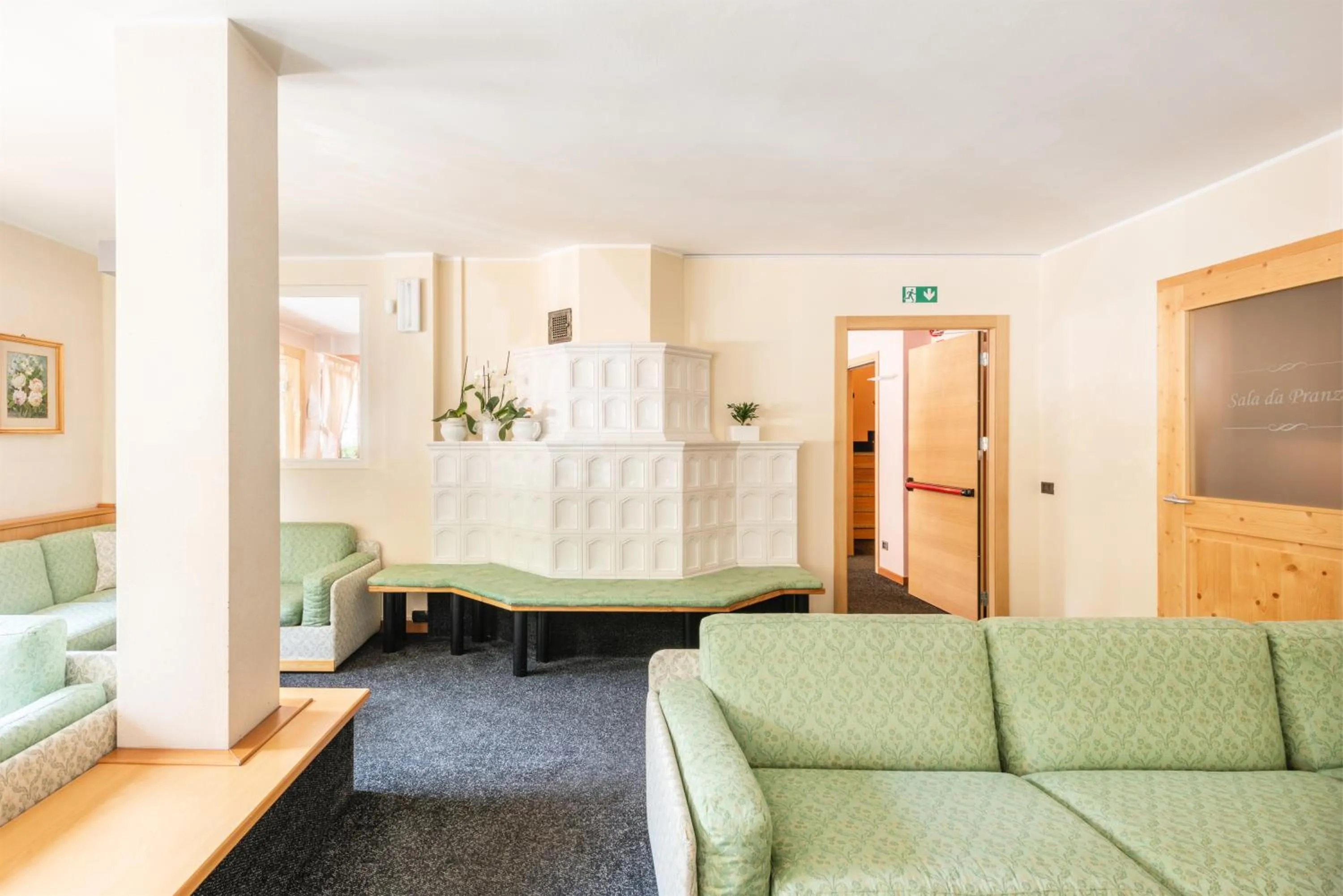 Communal lounge/ TV room in Hotel Alpina