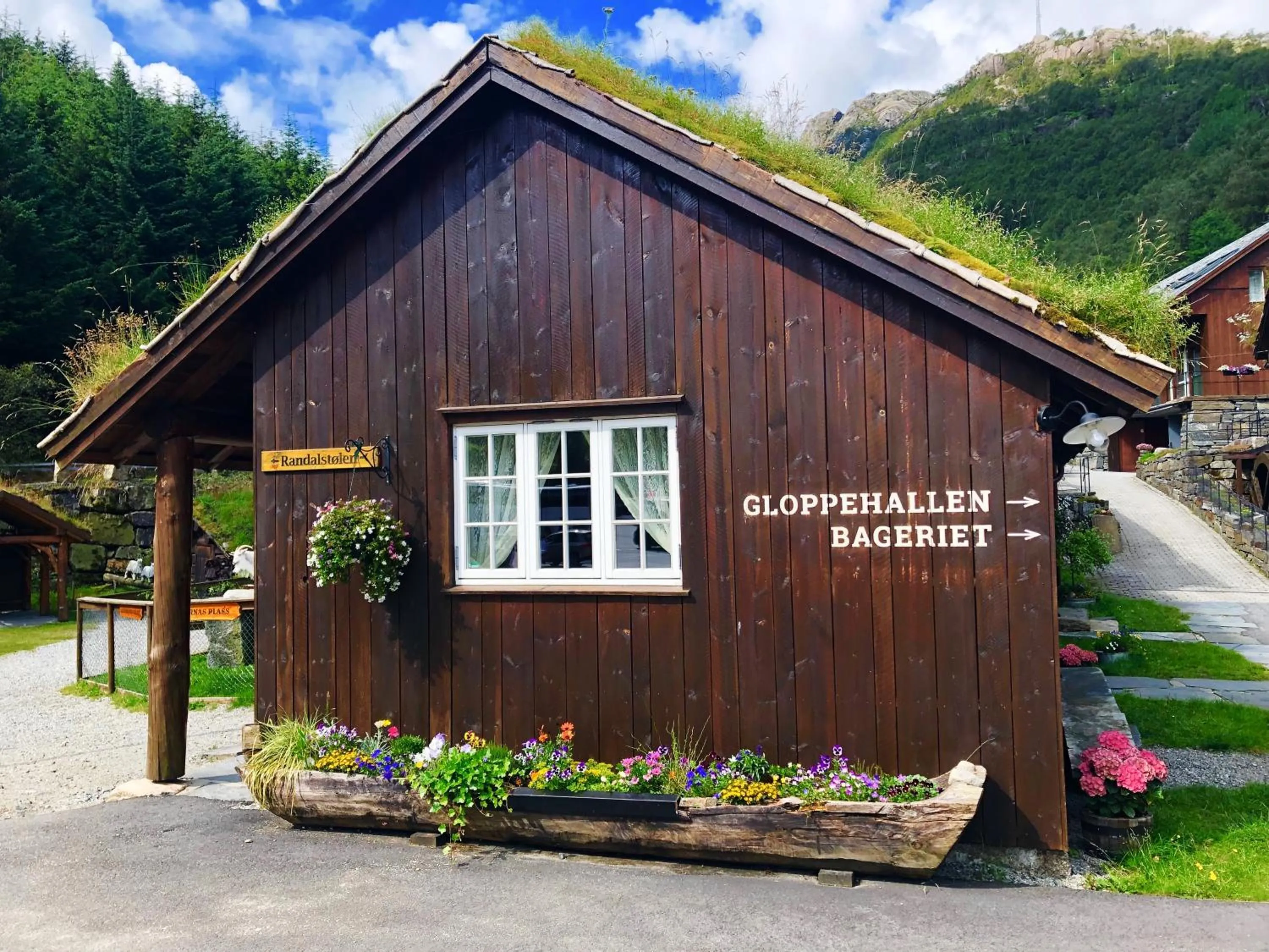 Property building in Byrkjedalstunet Hotell