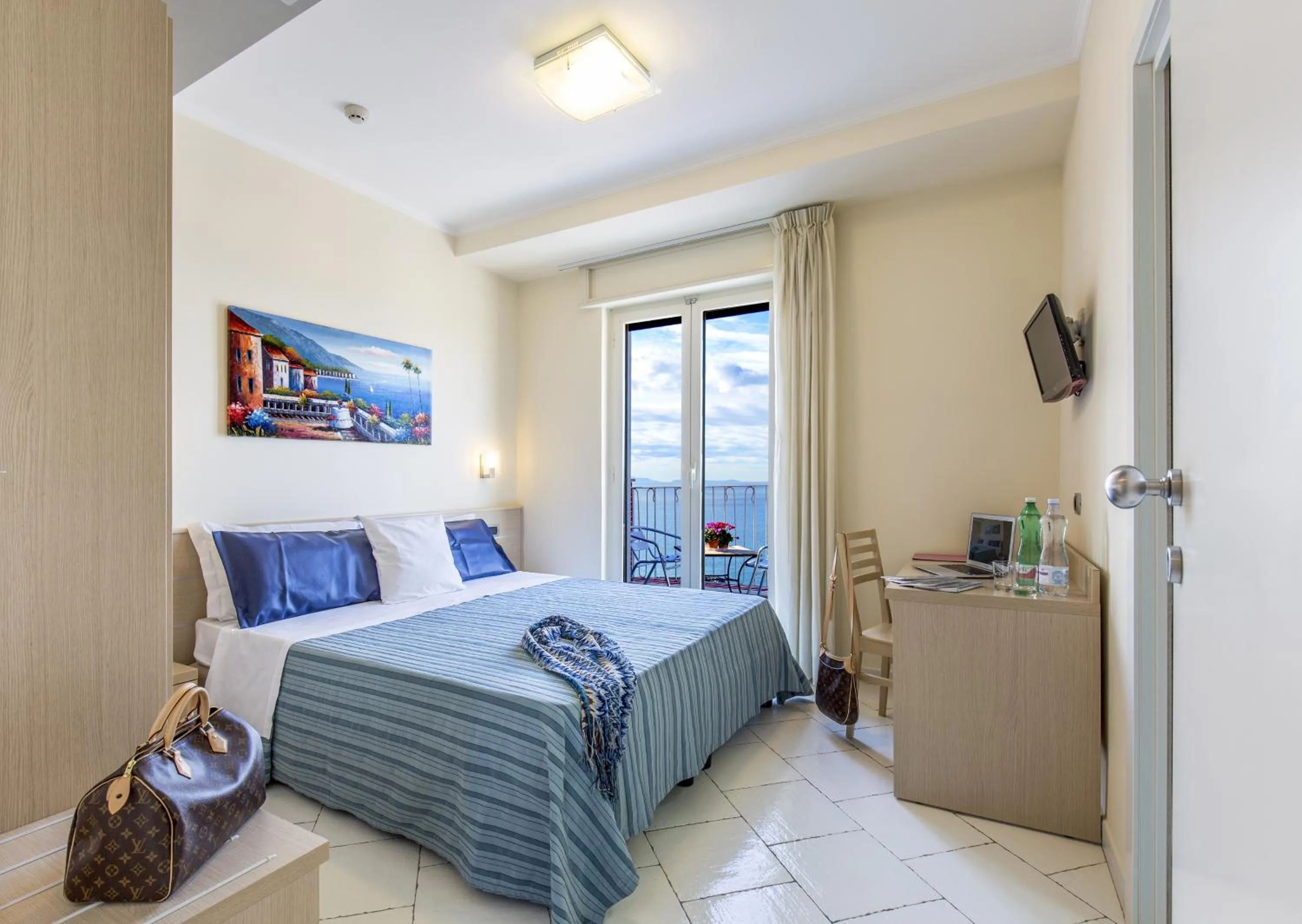 Bedroom, Bed in Hotel Cosmomare