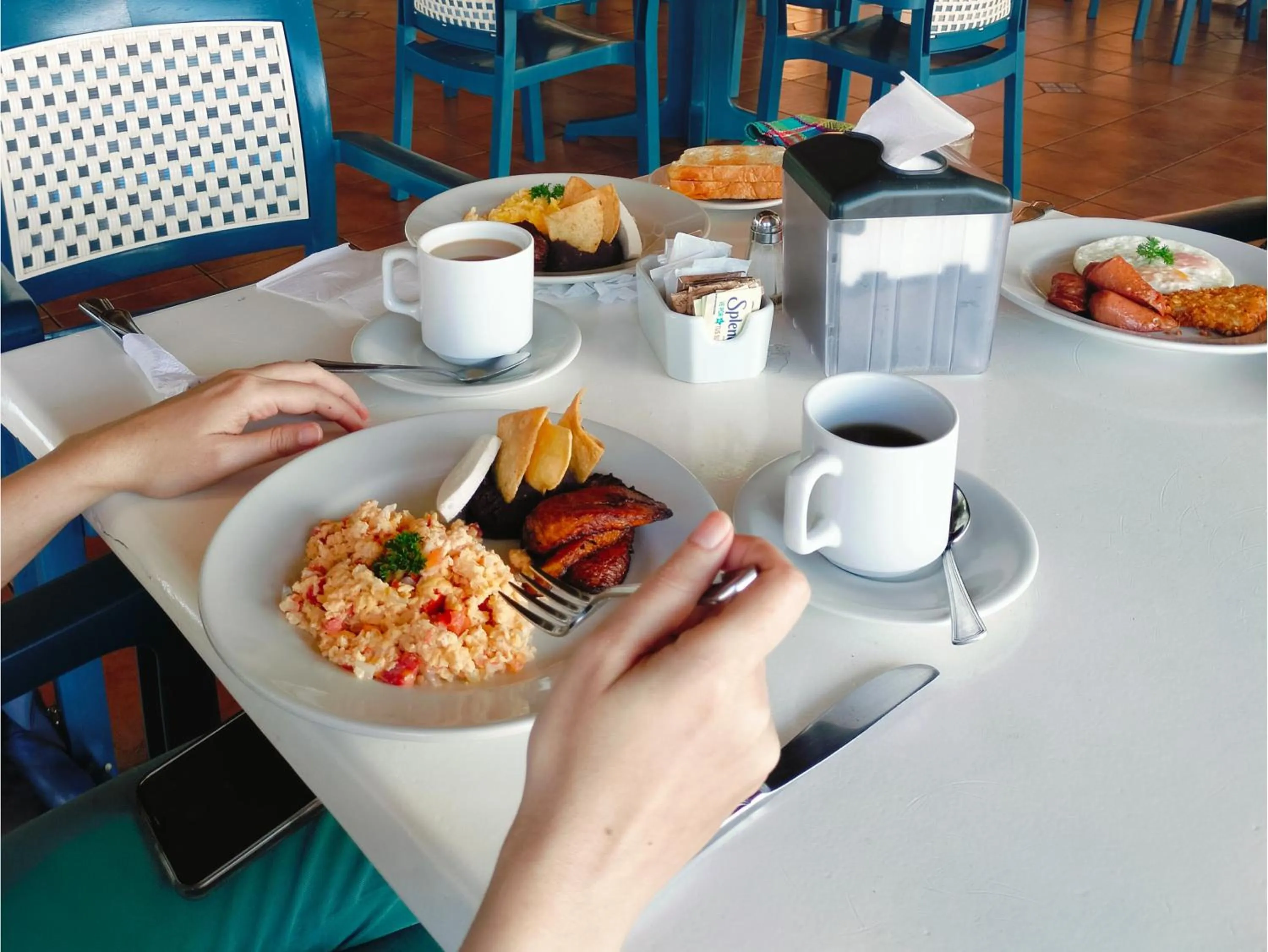 Restaurant/places to eat in Hotel Cayman Suites