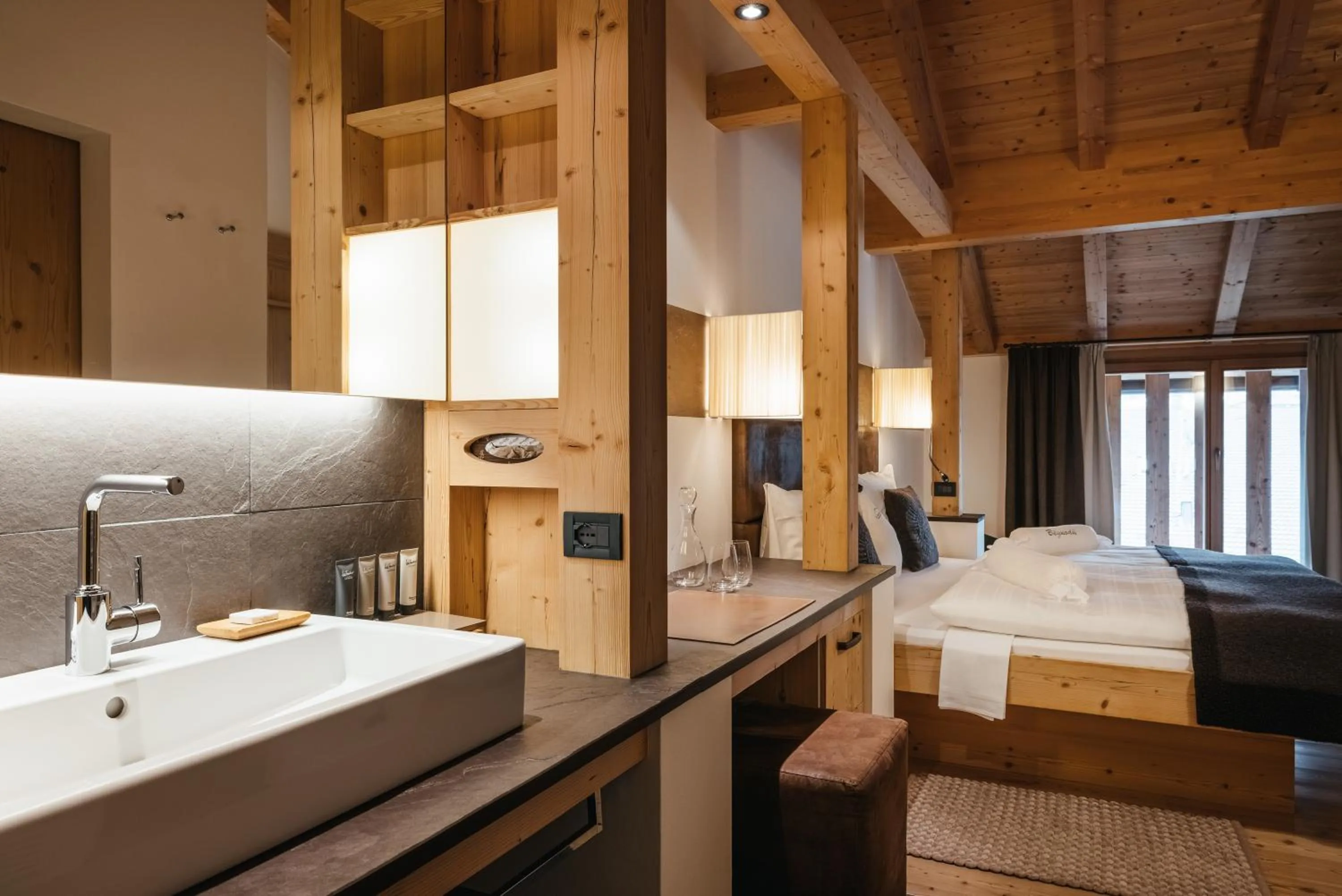 Bathroom, Bed in Lagació Hotel Mountain Residence