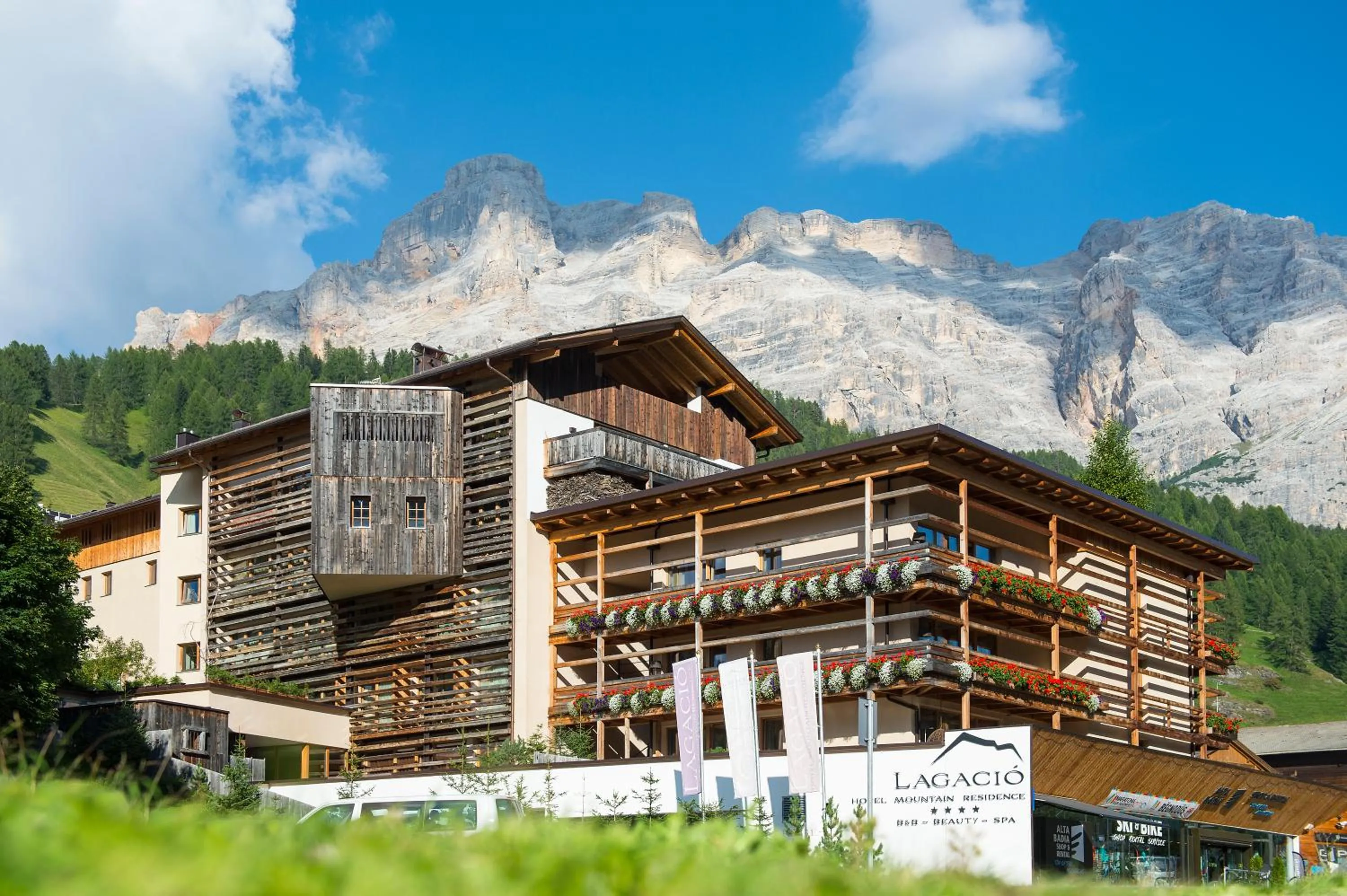 Facade/entrance in Lagació Hotel Mountain Residence