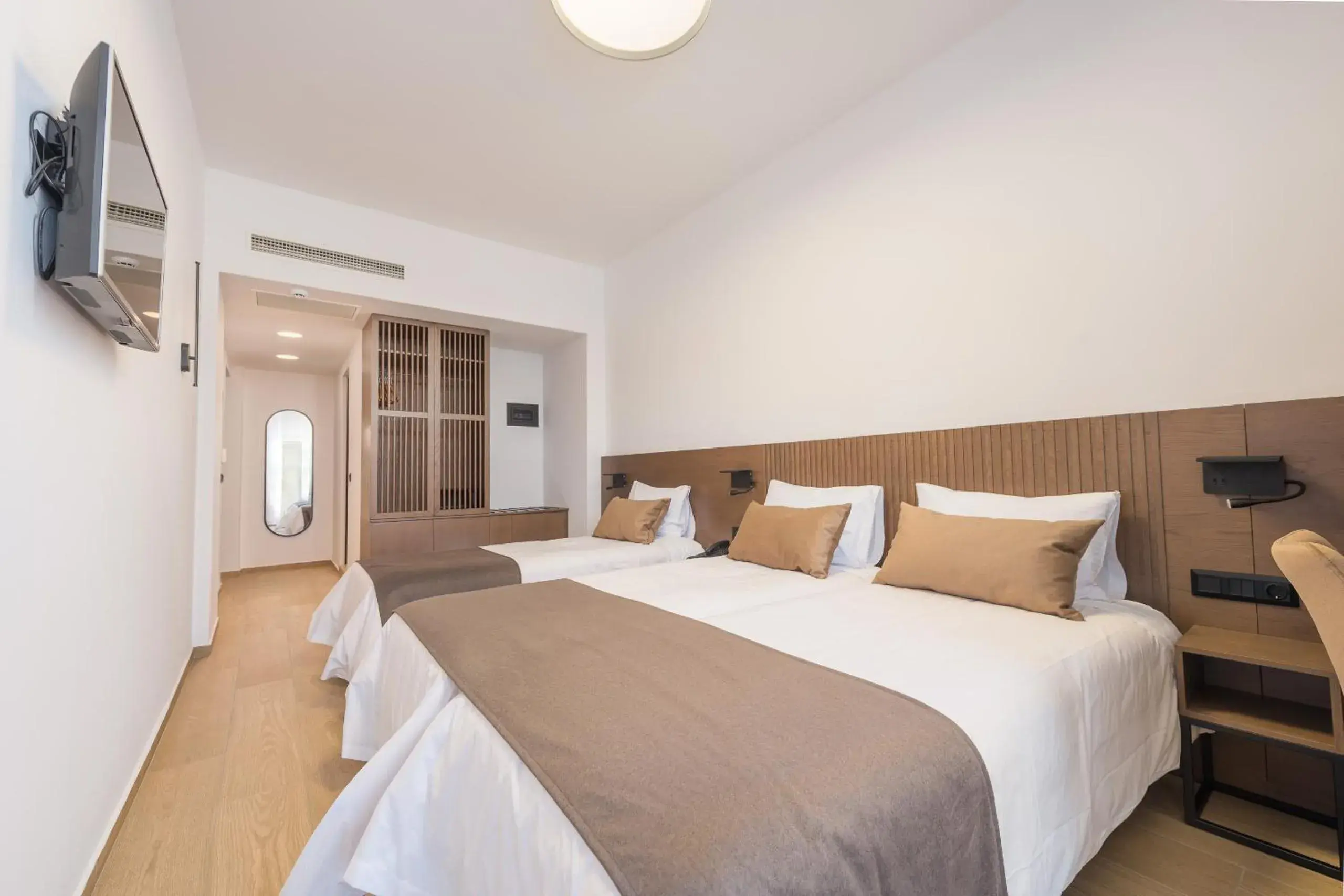 Superior Triple Room with Sea View in Lesvion Hotel Superior Triple Room with Sea View in Lesvion Hotel