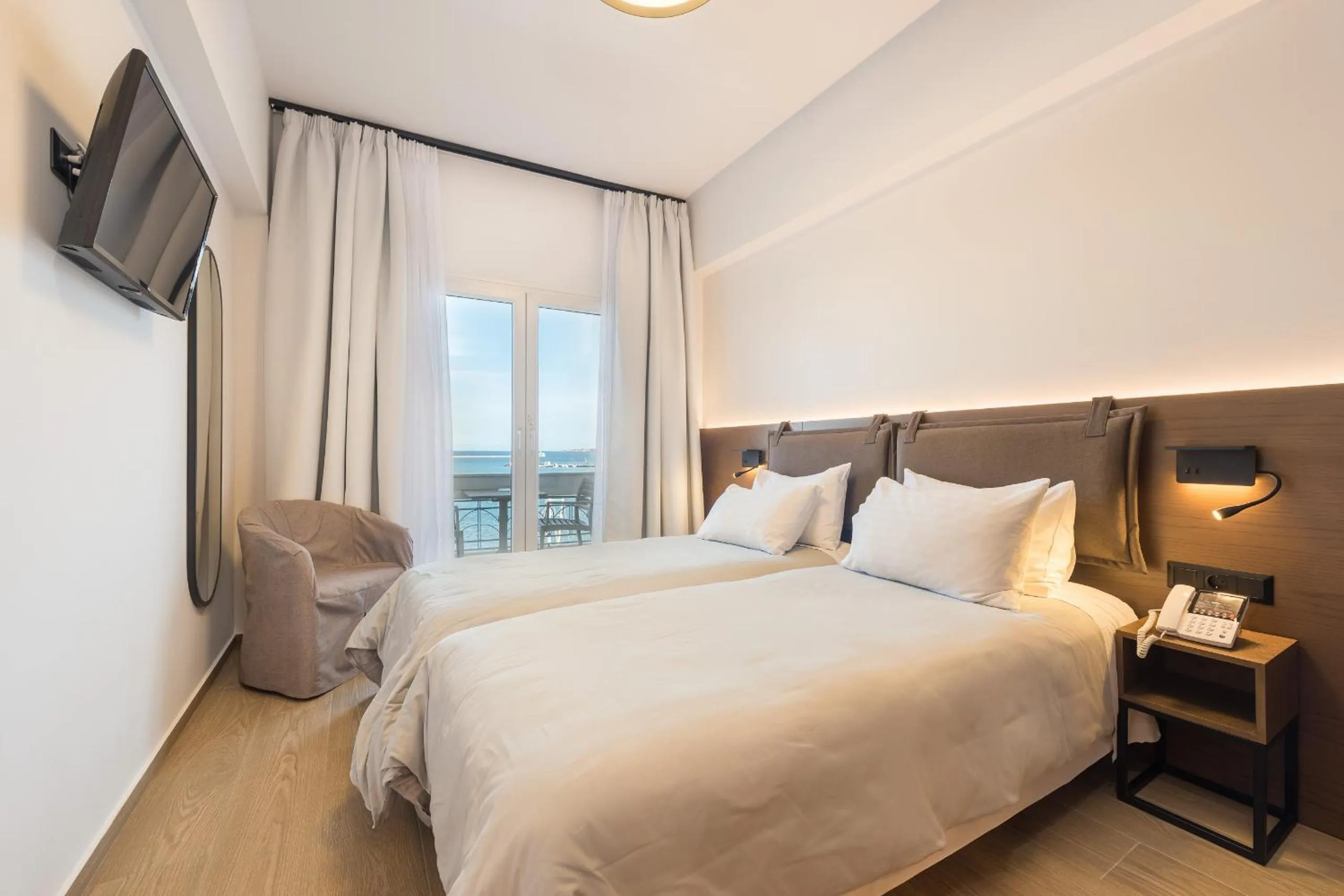 TV and multimedia, Bed in Lesvion Hotel