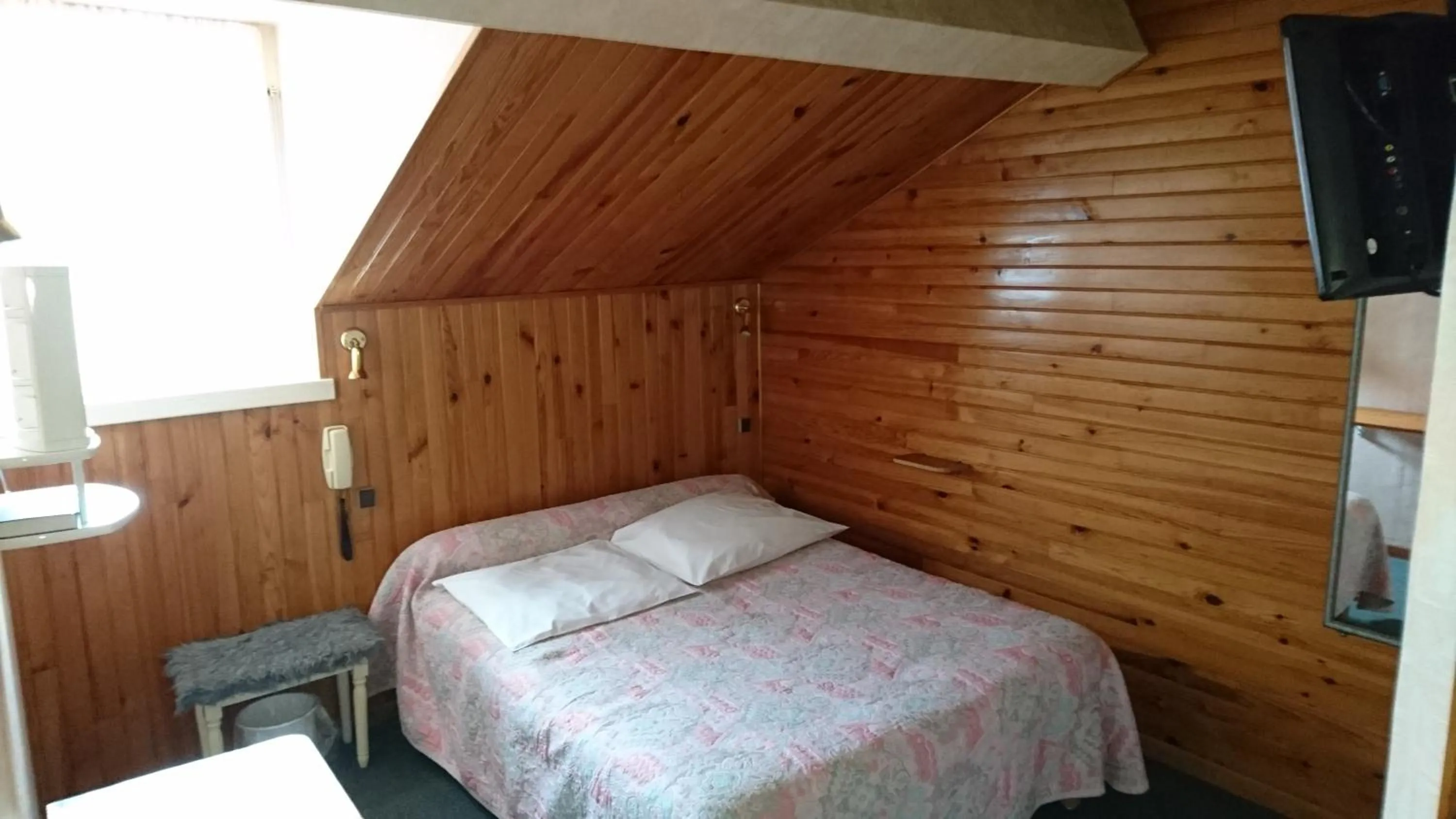 Photo of the whole room in Chalet Saint Louis