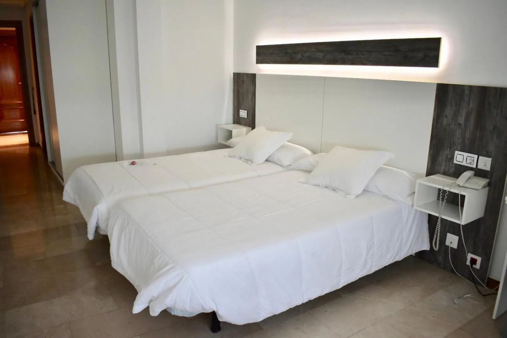 Bed in Emperatriz III