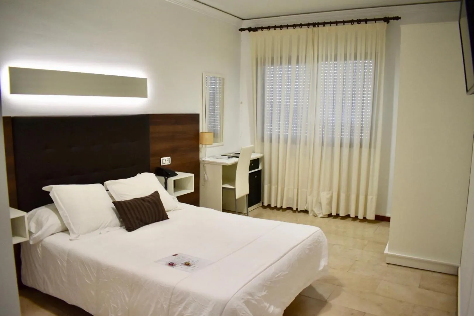 Bed in Emperatriz III