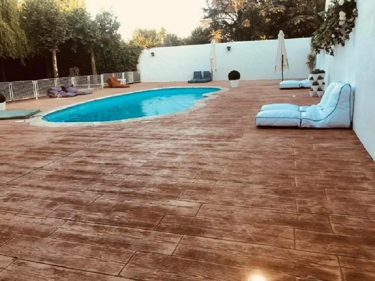 Swimming pool in Emperatriz III