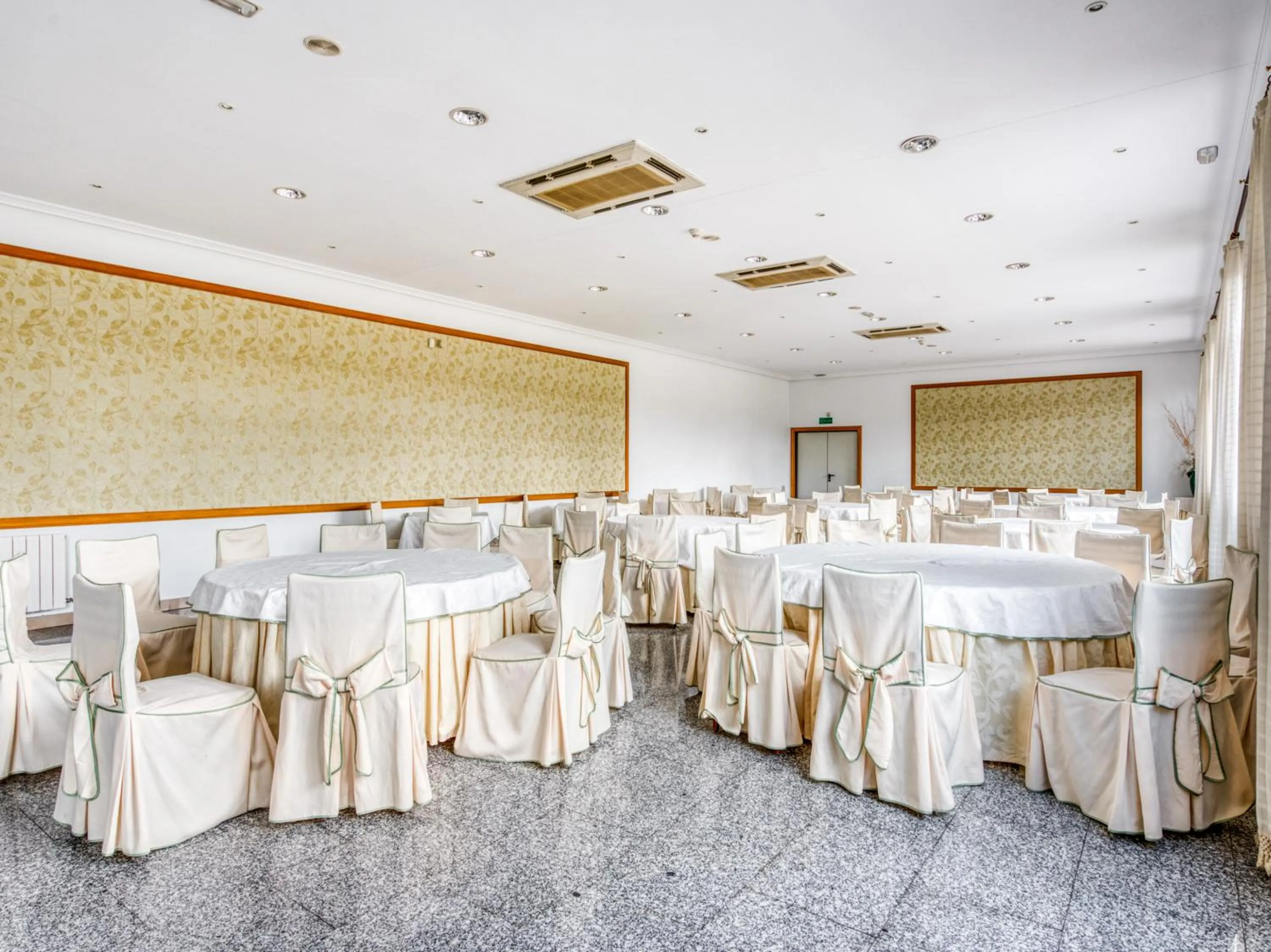 Banquet/Function facilities in Emperatriz III