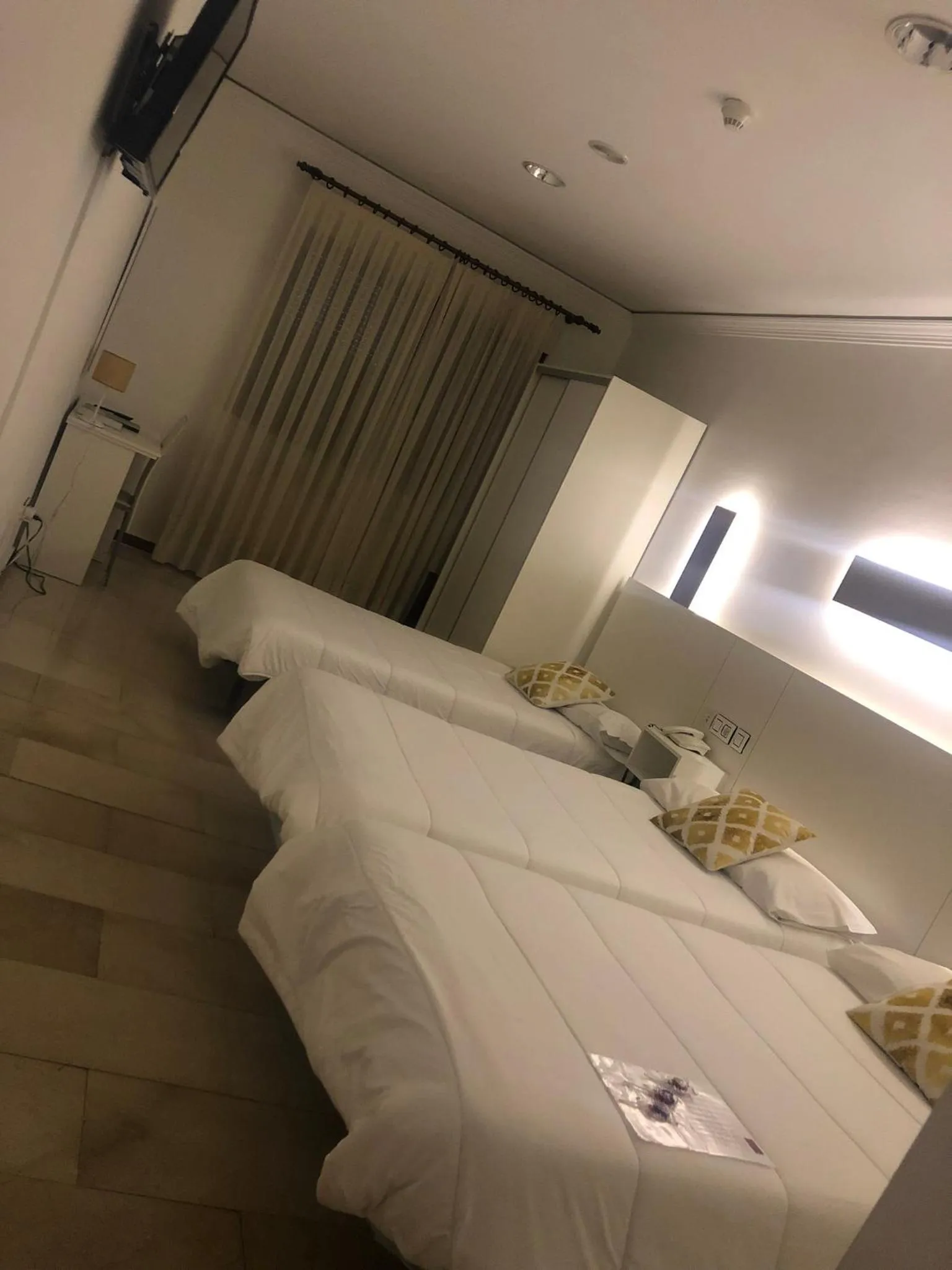 Photo of the whole room in Emperatriz III