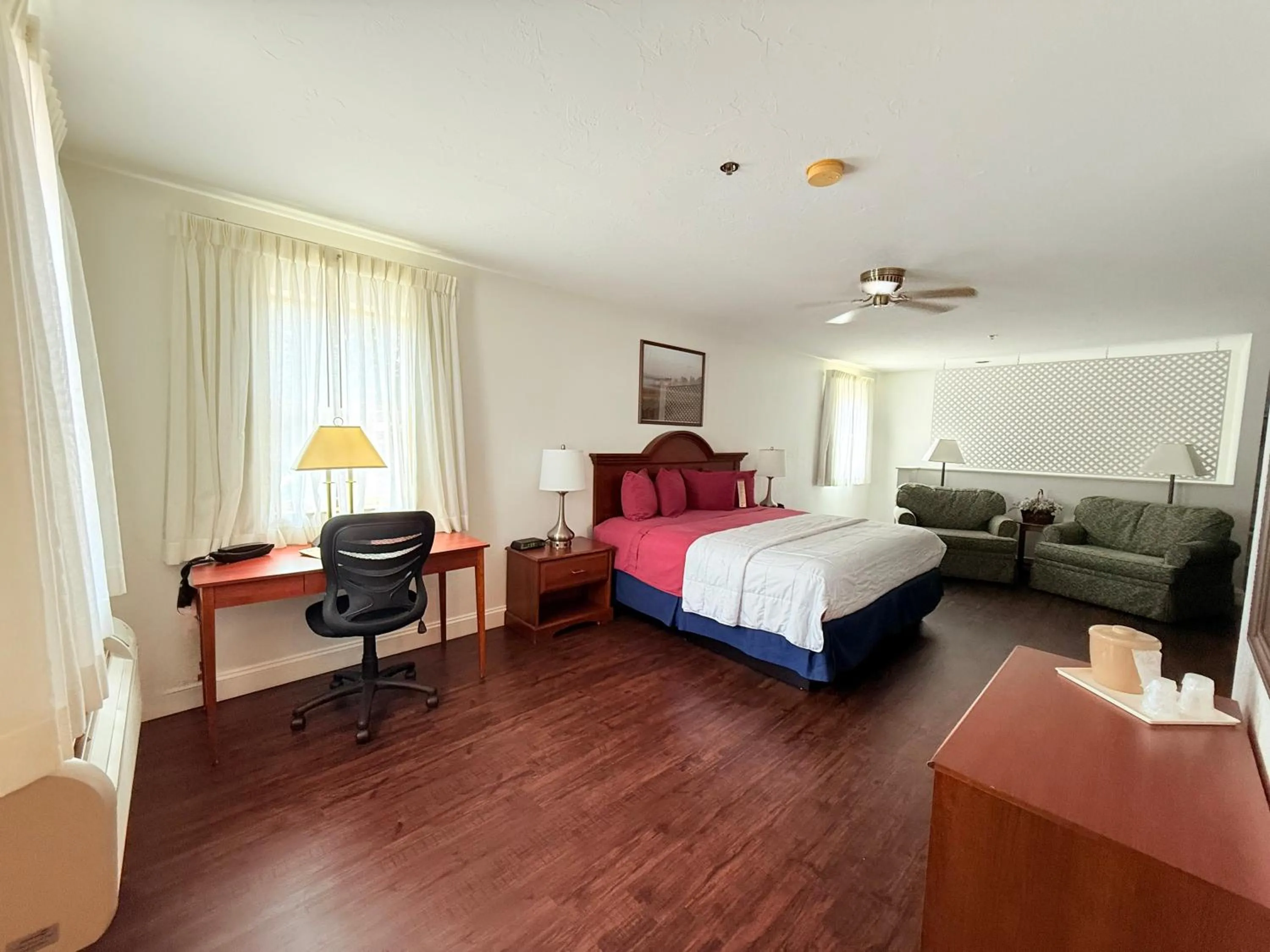 Photo of the whole room, Bed in Inn at Cemetery Hill