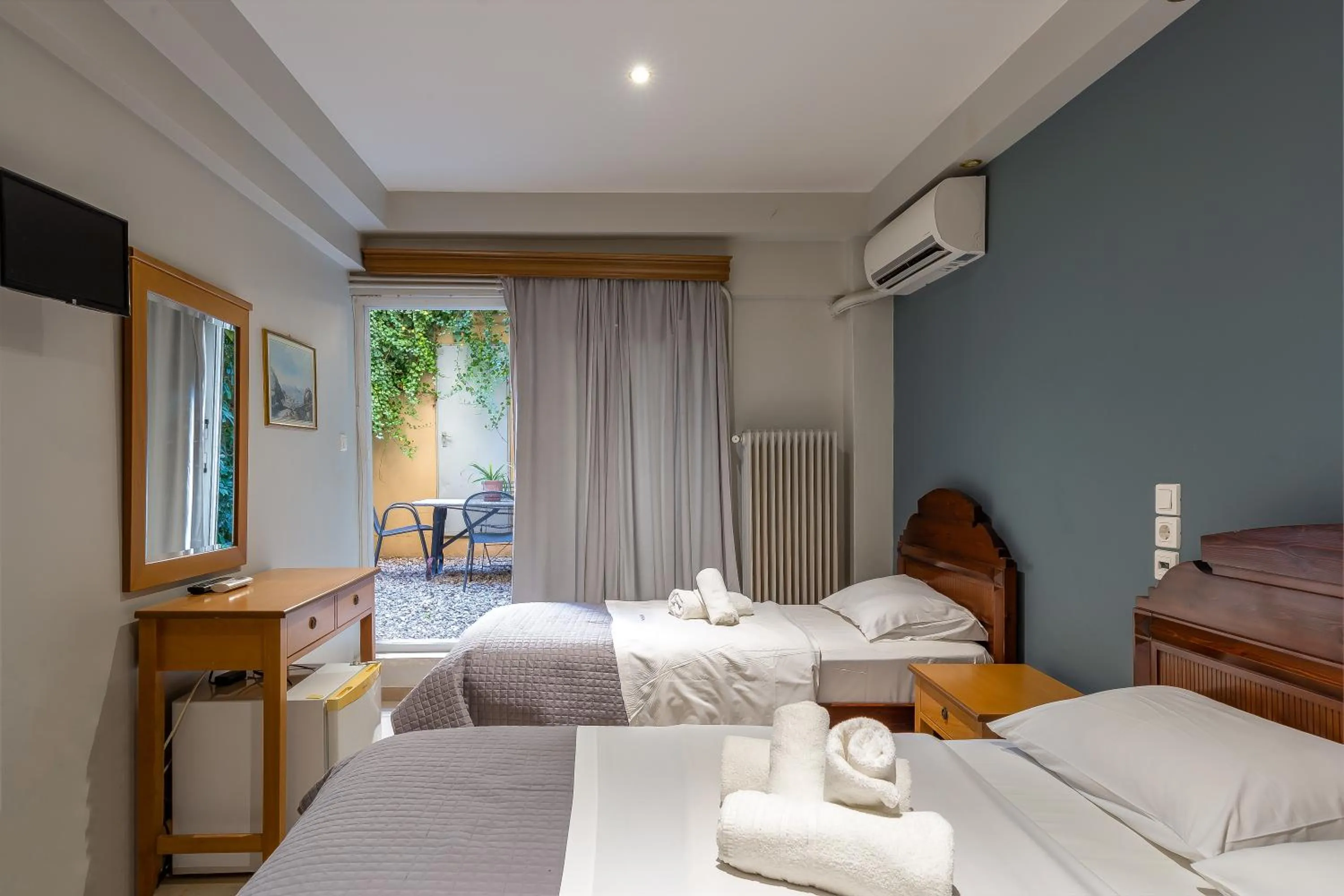 Photo of the whole room, Bed in Hotel Byron