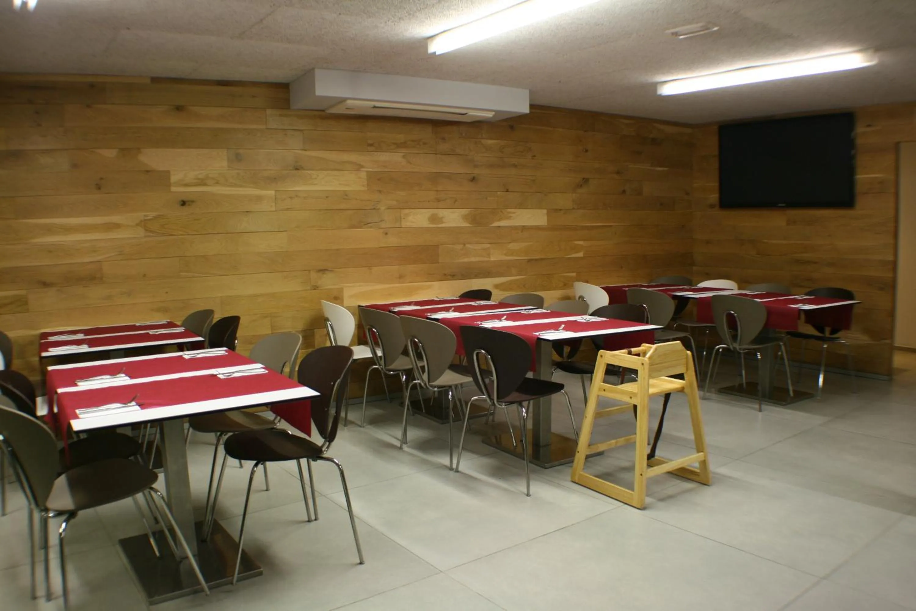 Restaurant/places to eat in Hotel Picos De Europa