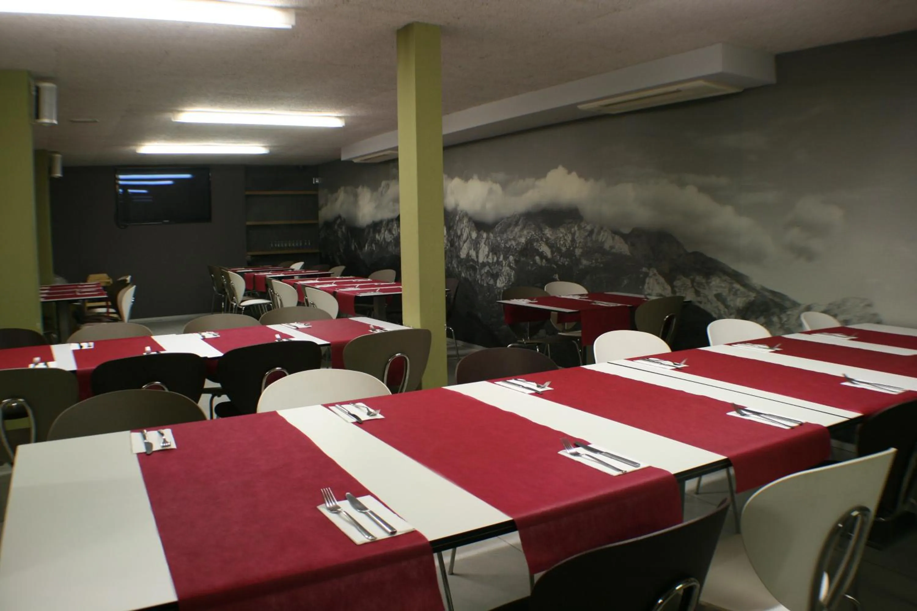 Restaurant/places to eat in Hotel Picos De Europa