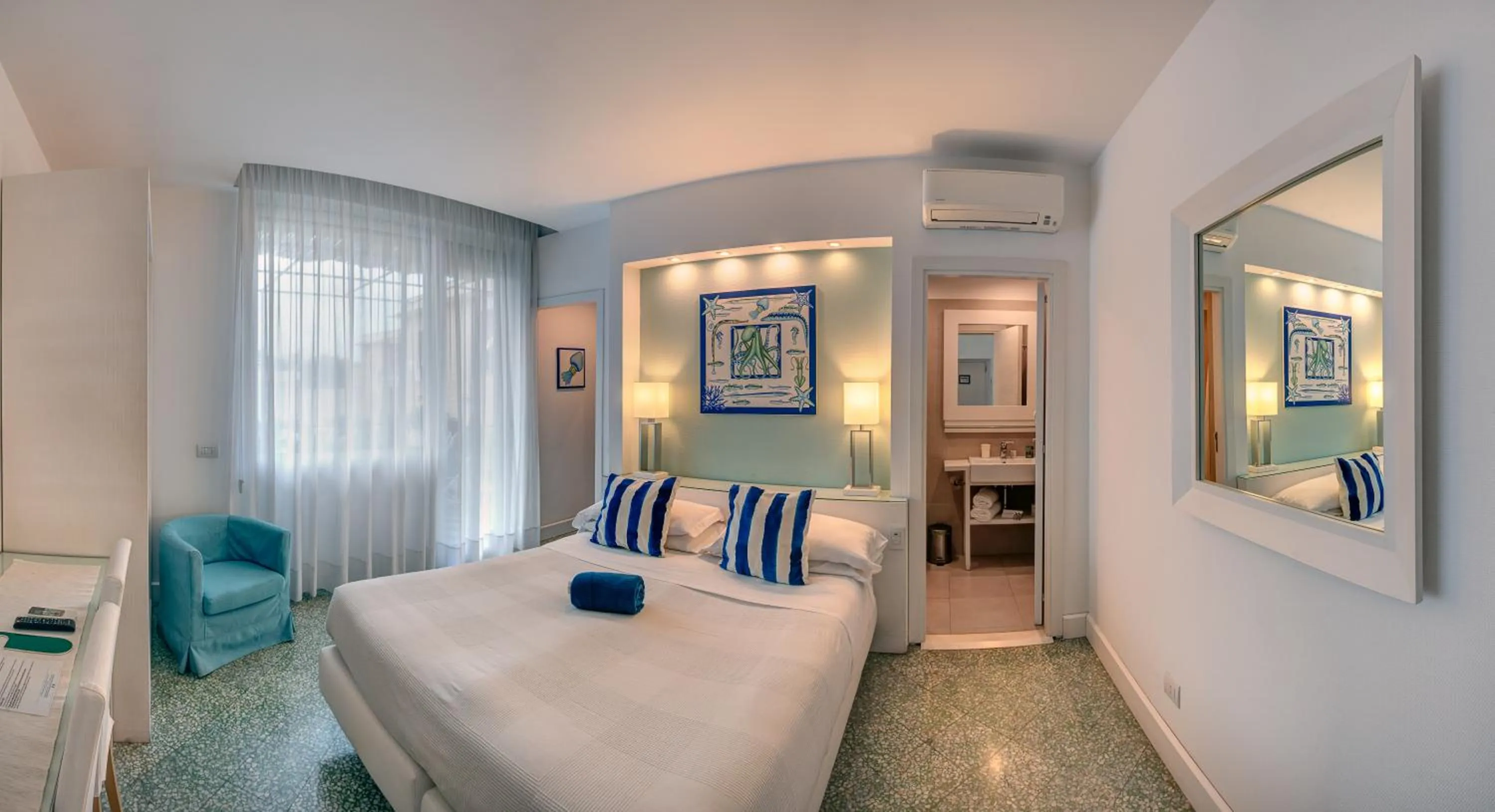 Bedroom, Bed in Sorrento Apartments